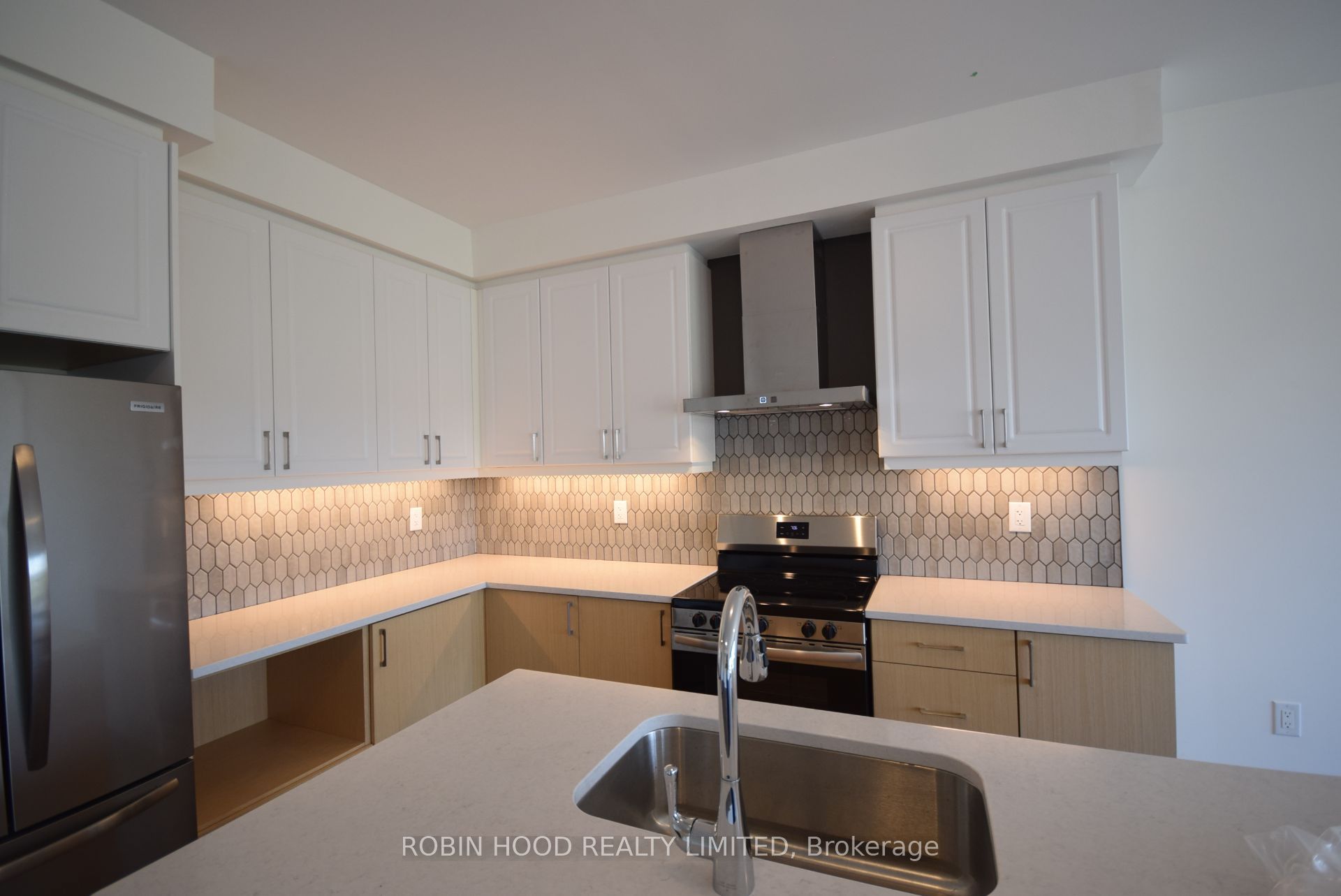 135 Colborne Street na, Out of Area, ON K9V 6J2 photo 3
