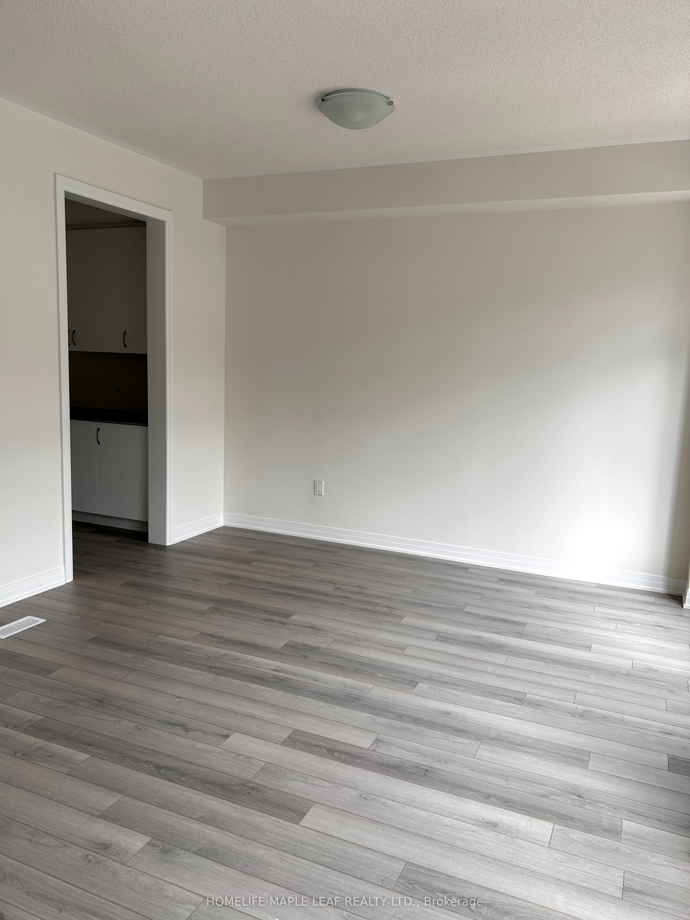585 Colborne Street 207, Brantford, ON N3S 0K4 photo 4