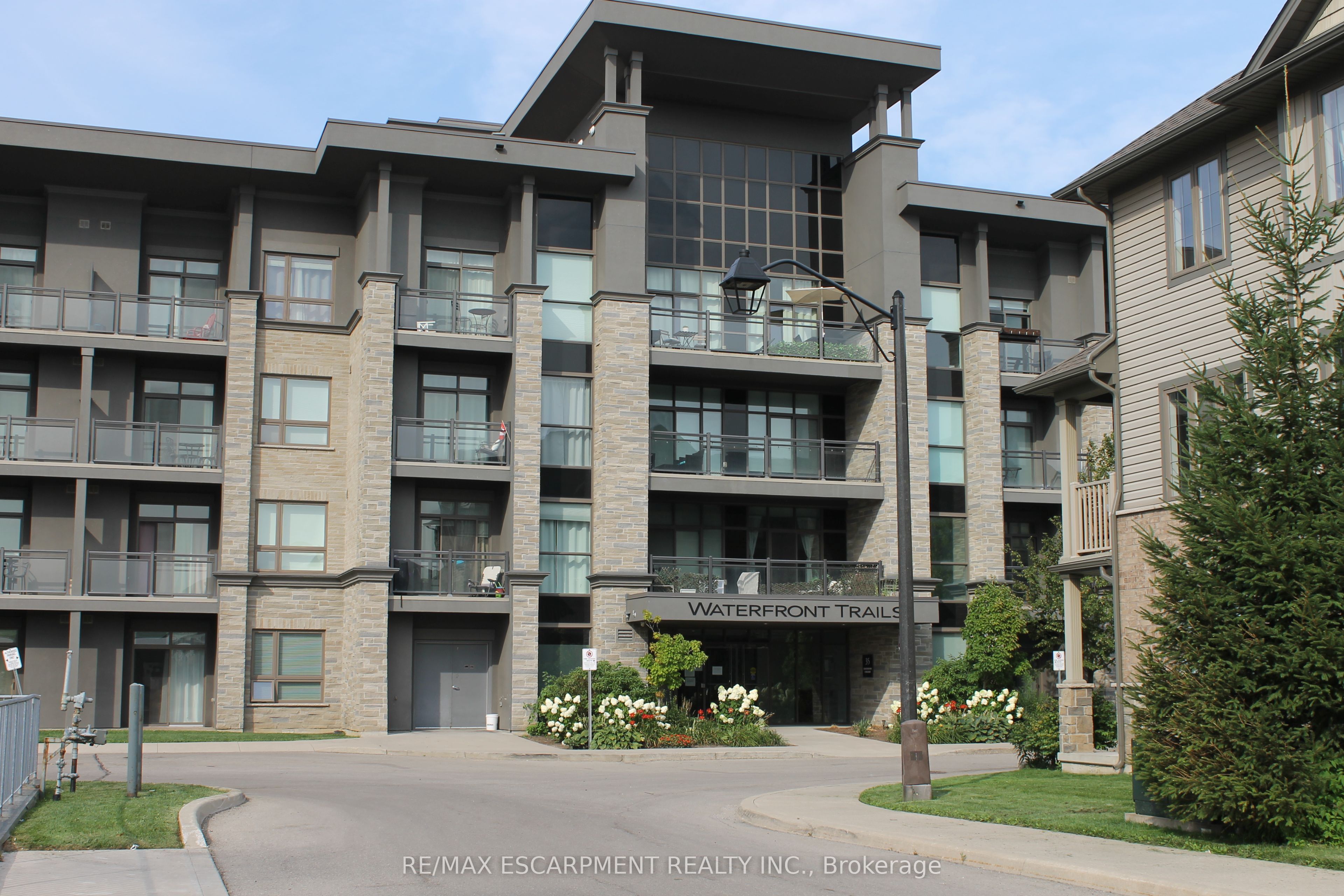 35 SOUTHSHORE Crescent 316, Hamilton, ON L8E 0J2