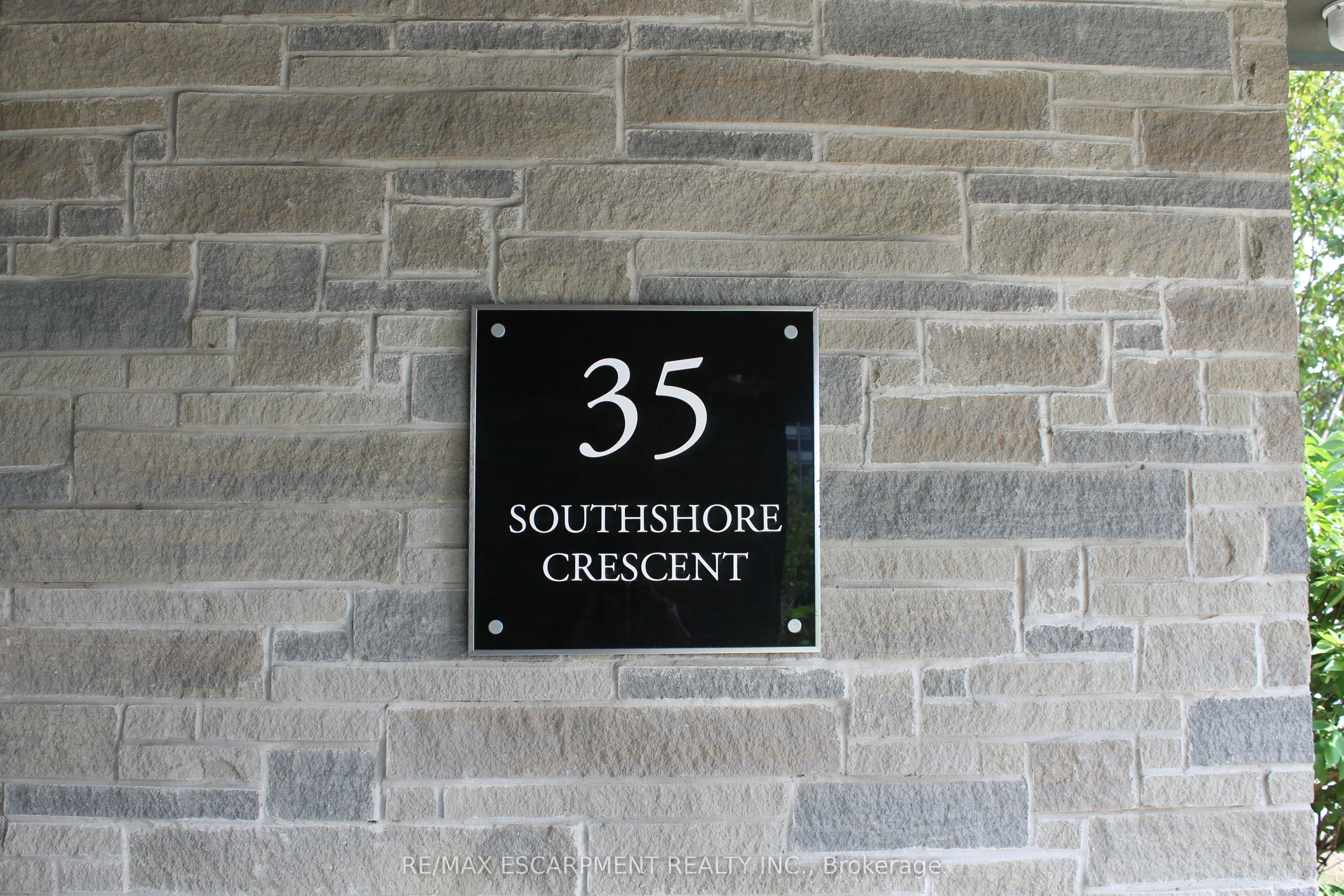 35 SOUTHSHORE Crescent 316, Hamilton, ON L8E 0J2 photo 3