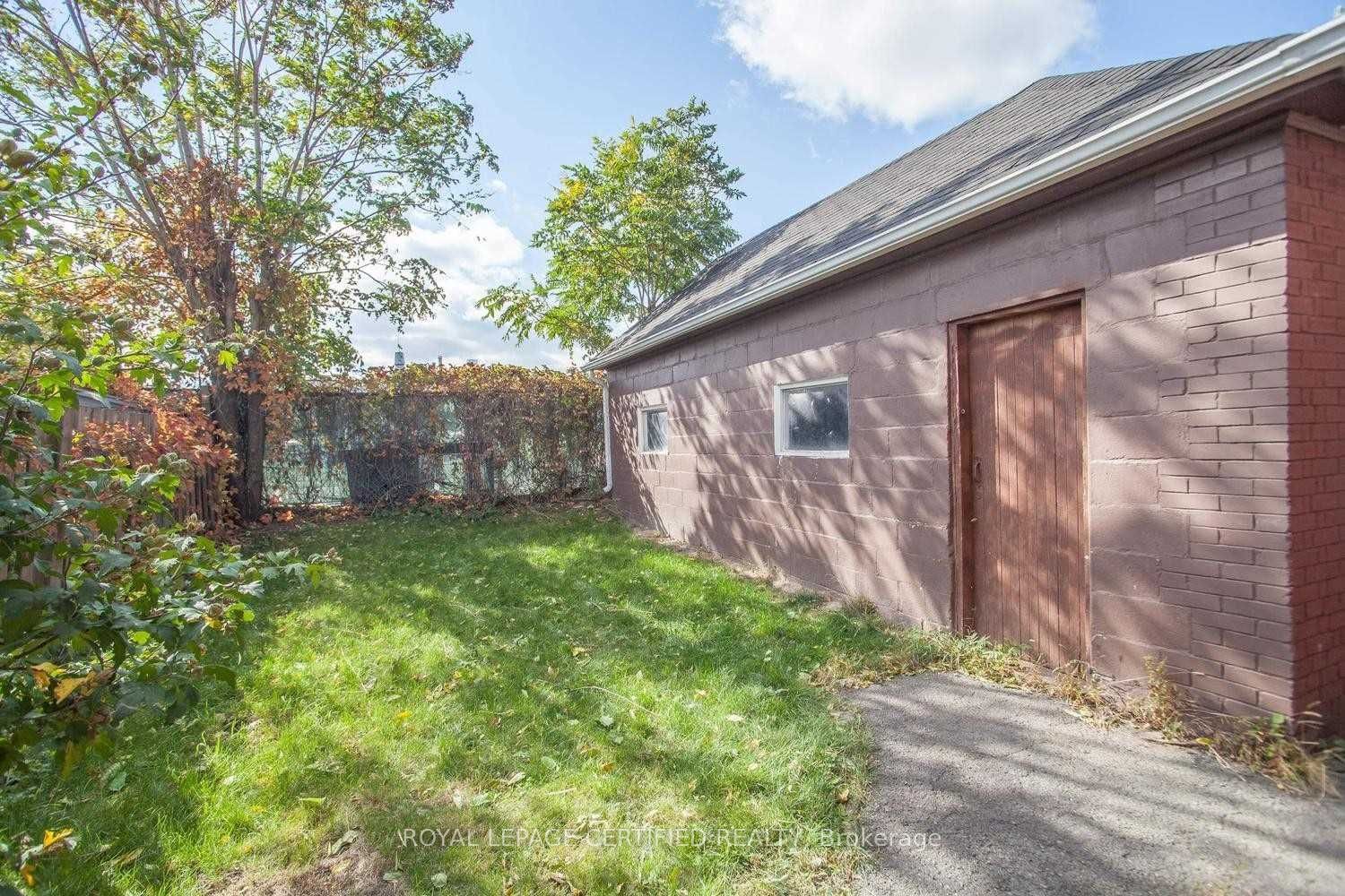 116 Beach Road, Hamilton, ON L8L 3Z9 photo 3