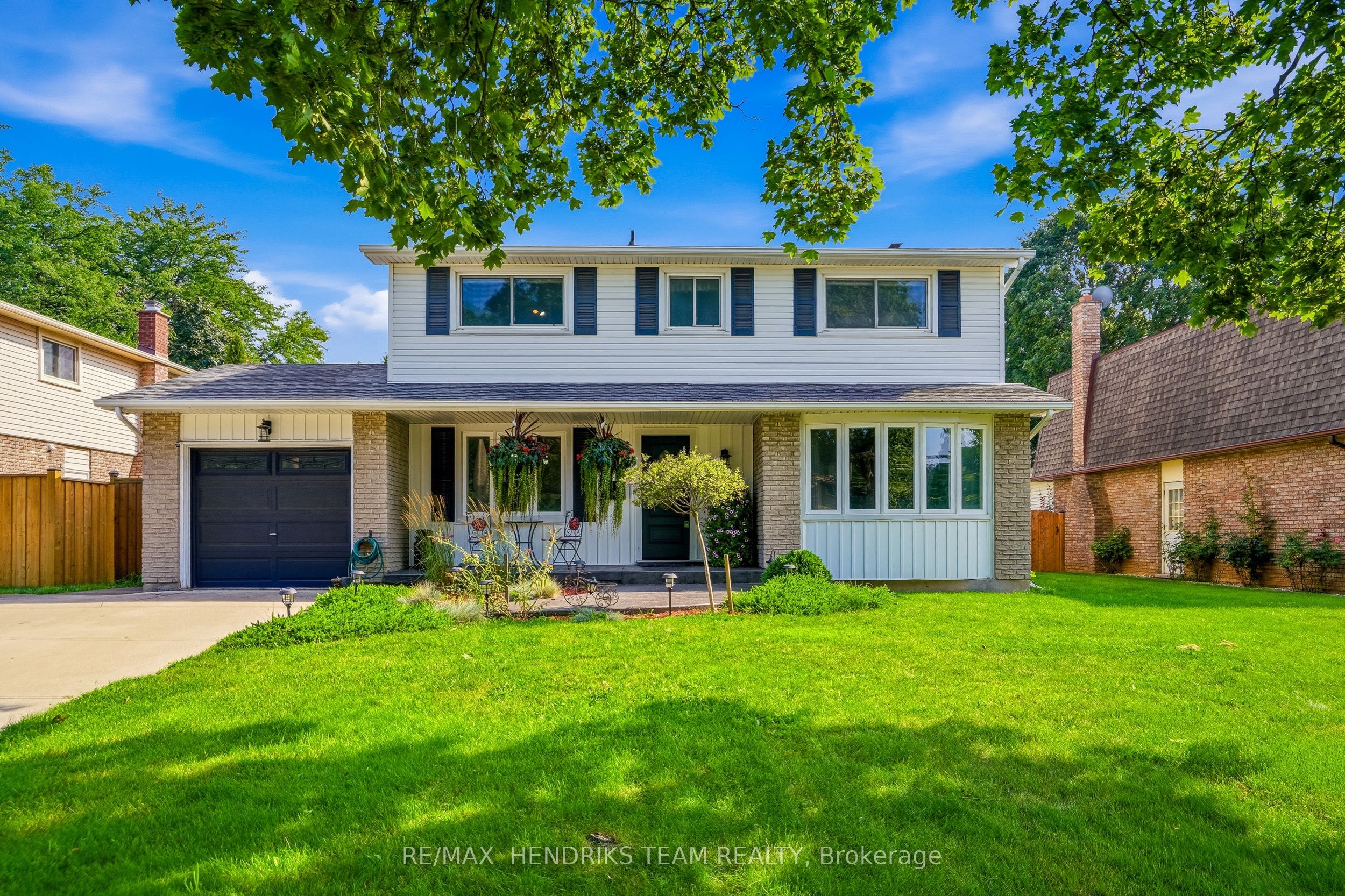 4 Royal Orchard Crescent, St. Catharines, ON L2N 4E9