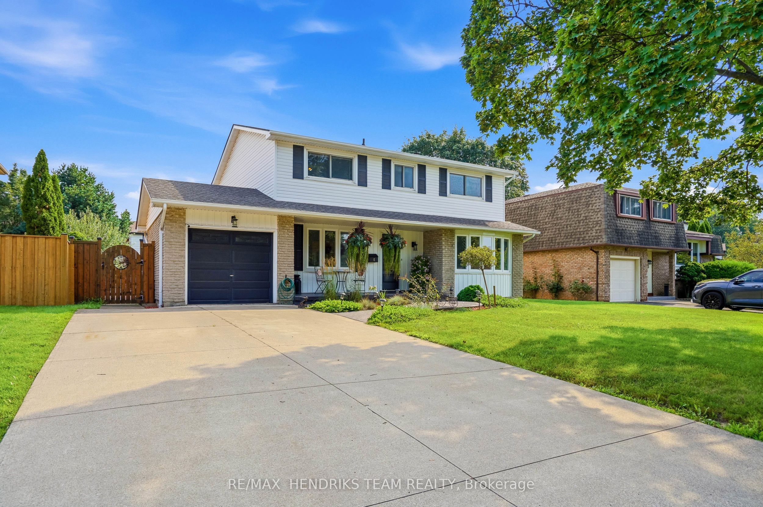4 Royal Orchard Crescent, St. Catharines, ON L2N 4E9 photo 2
