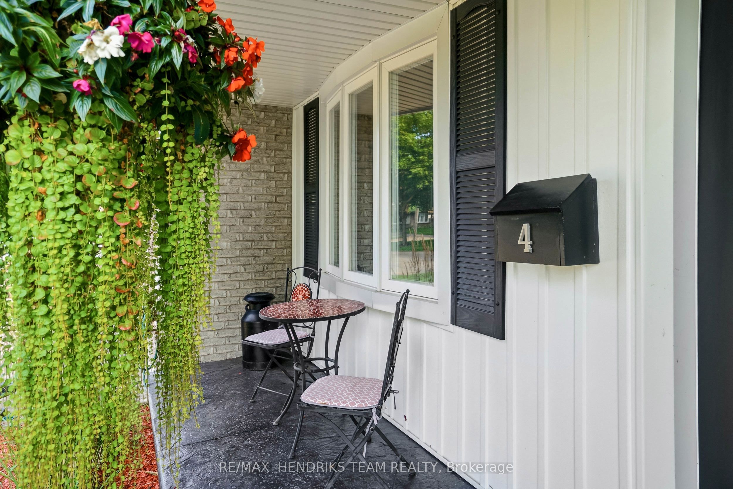 4 Royal Orchard Crescent, St. Catharines, ON L2N 4E9 photo 5