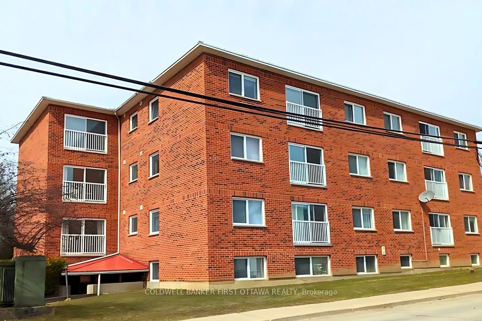 2 Rideau Street 2, Westport, ON K0G 1X0