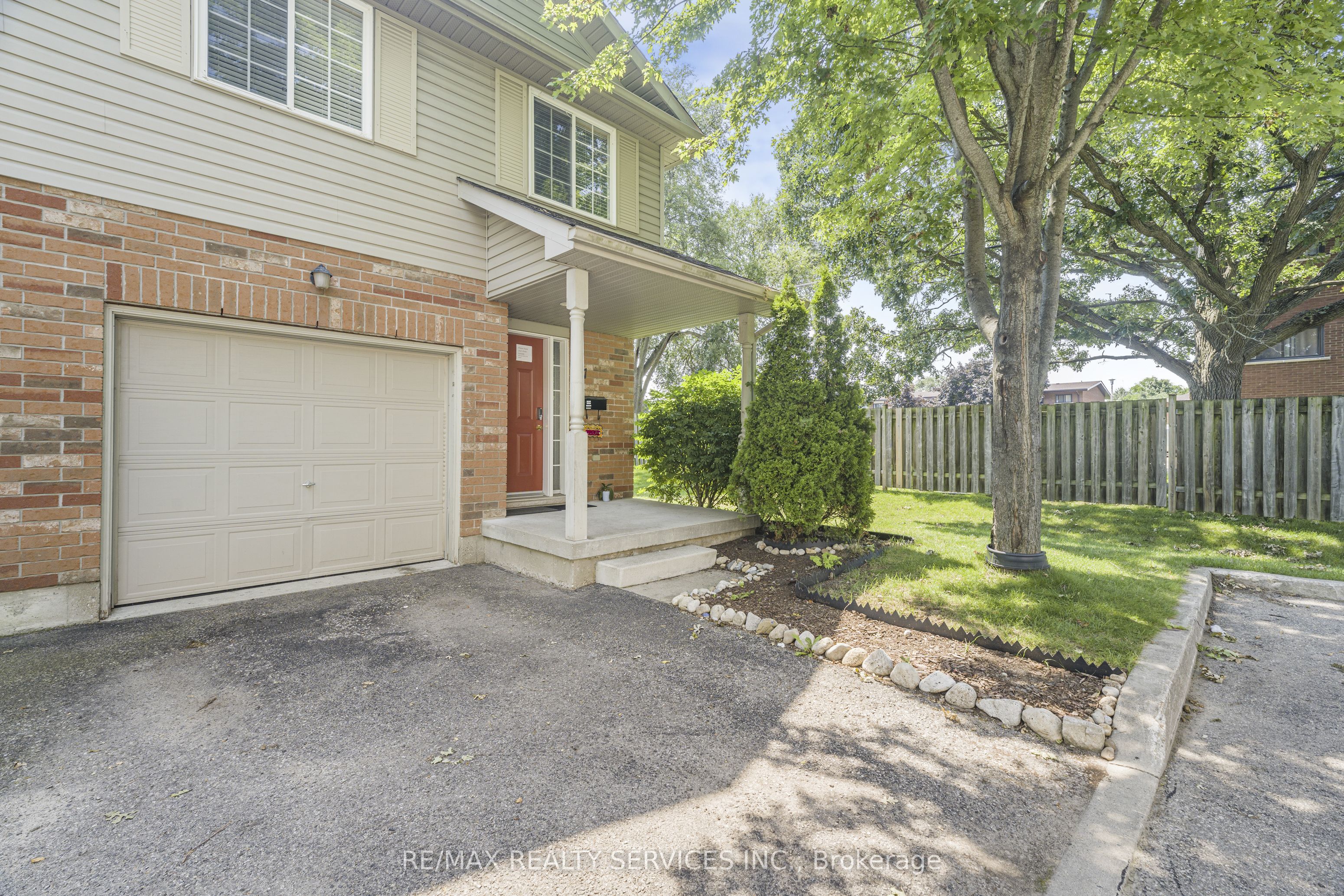 120 Dudhope Avenue 17, Cambridge, ON N1R 4T7 photo 3