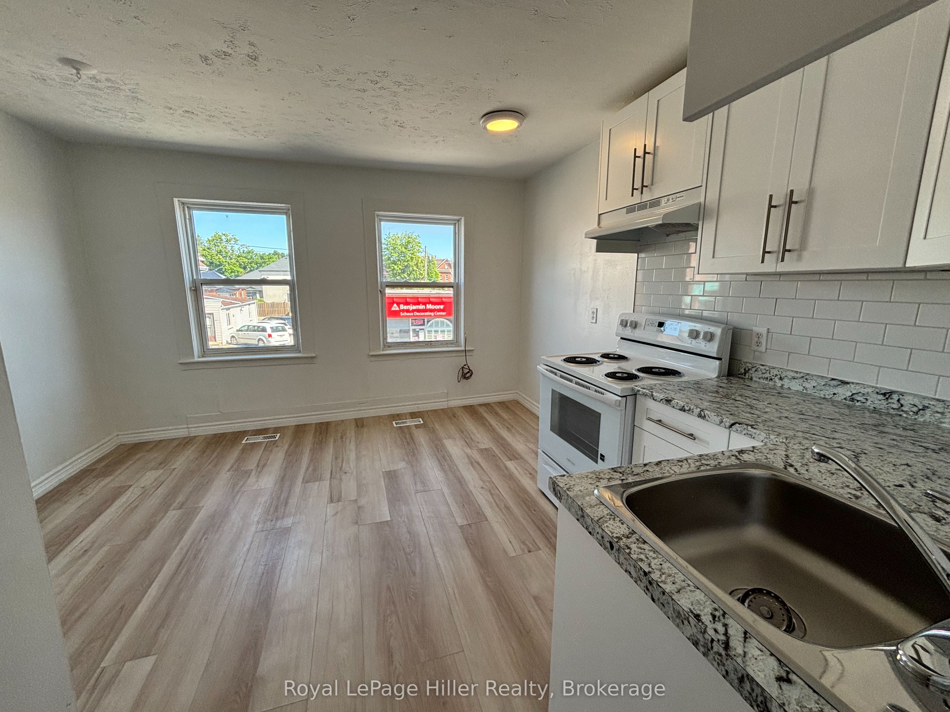 590 Dundas Street 202, Woodstock, ON N4S 1C8 photo 5