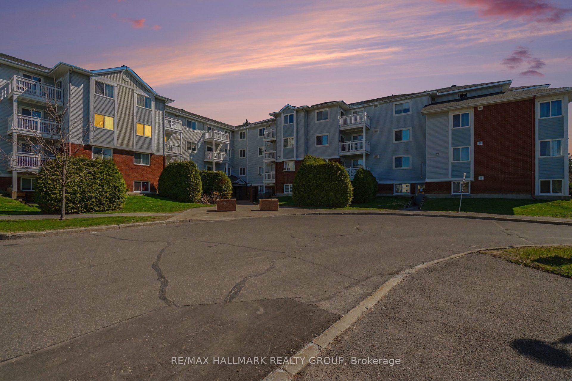 266 Lorry Greenberg Drive 203, Hunt Club - South Keys and Area, ON K1T 3J9 photo 4