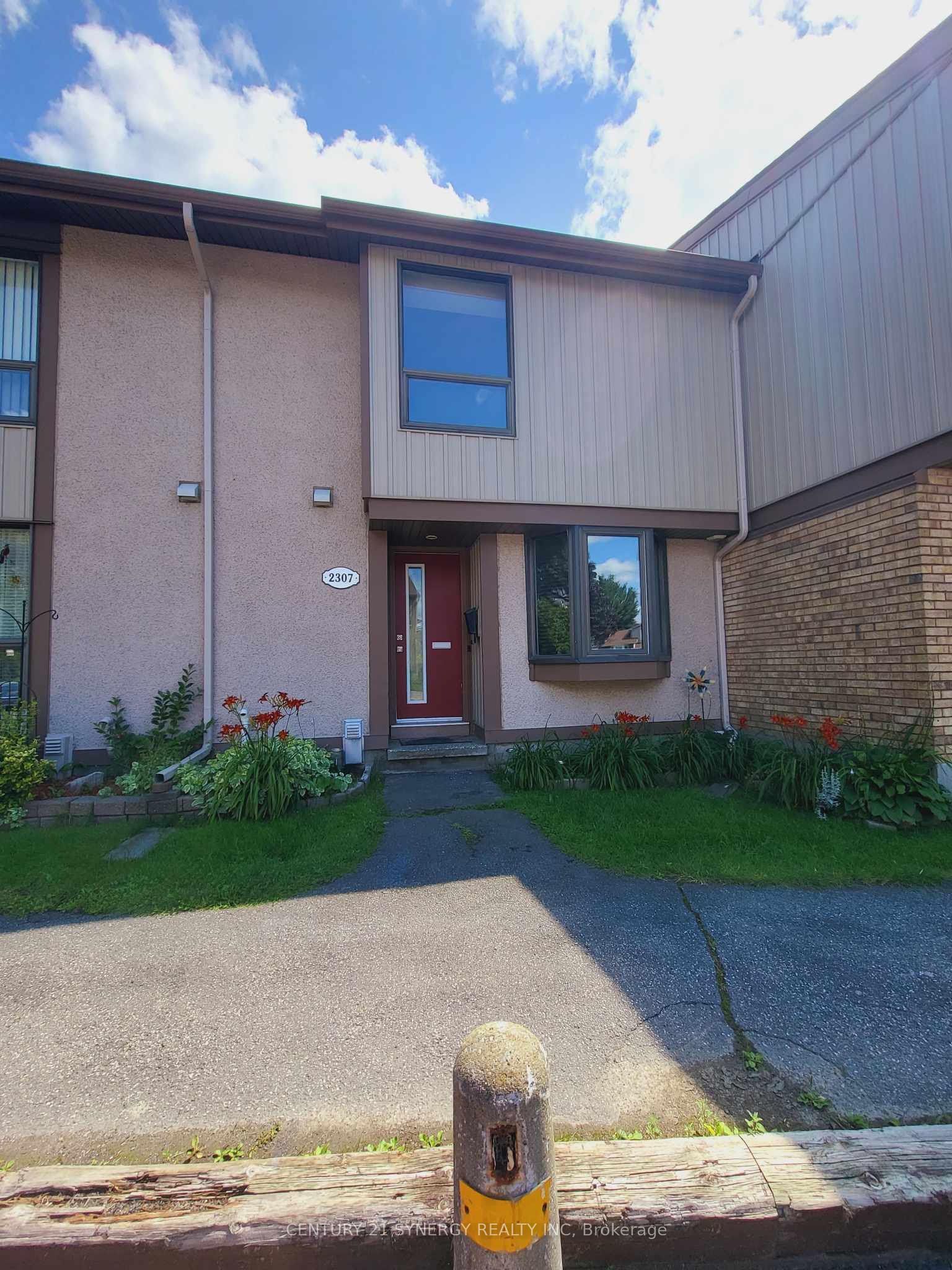 2307 Stonehenge Crescent, Cyrville - Carson Grove - Pineview, ON K1B 4N7