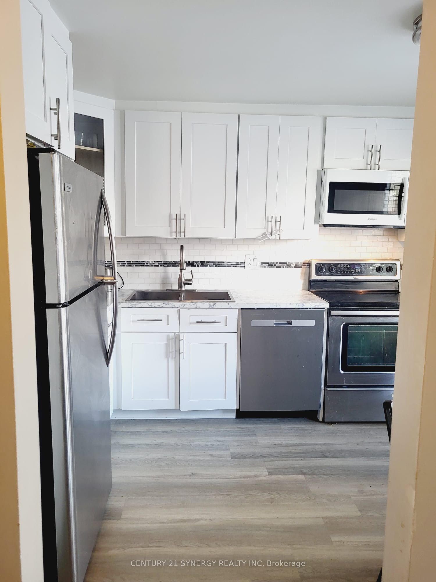 2307 Stonehenge Crescent, Cyrville - Carson Grove - Pineview, ON K1B 4N7 photo 2