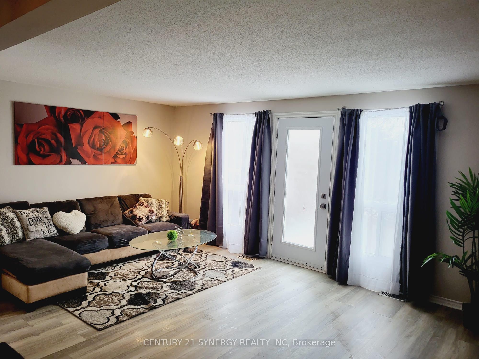 2307 Stonehenge Crescent, Cyrville - Carson Grove - Pineview, ON K1B 4N7 photo 5