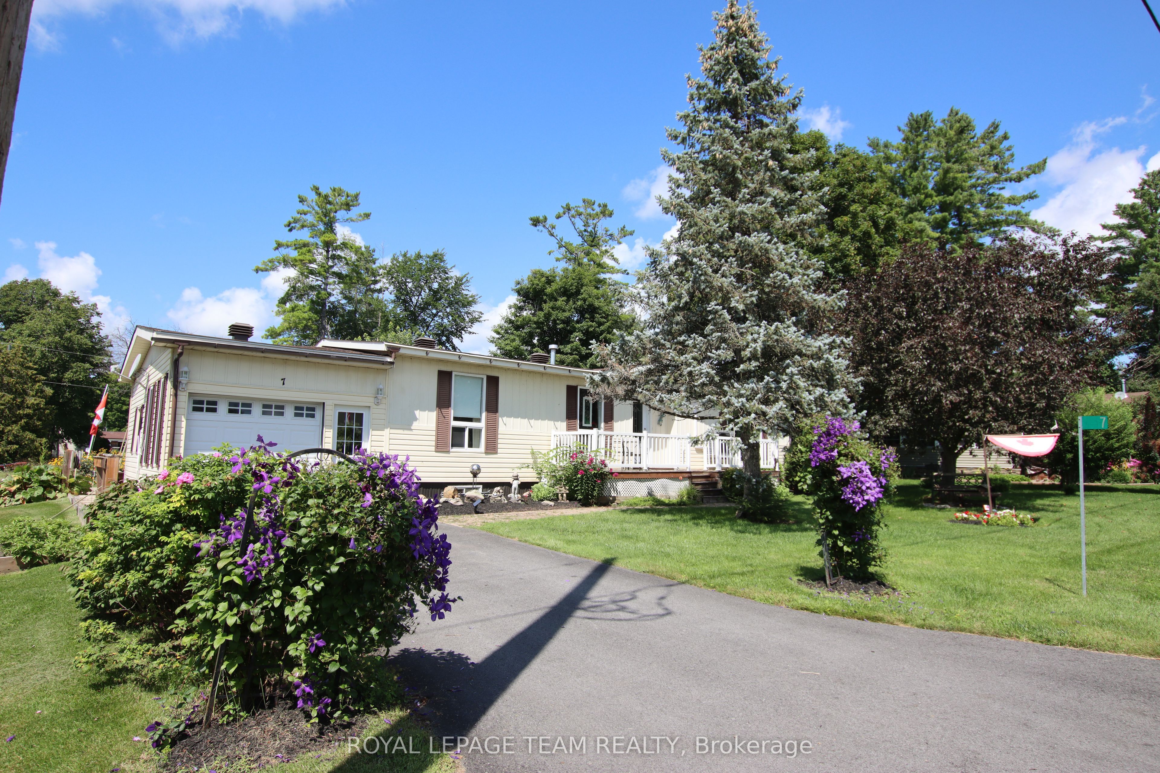 7 Woodside Lane, McNab/Braeside, ON K0A 3L0