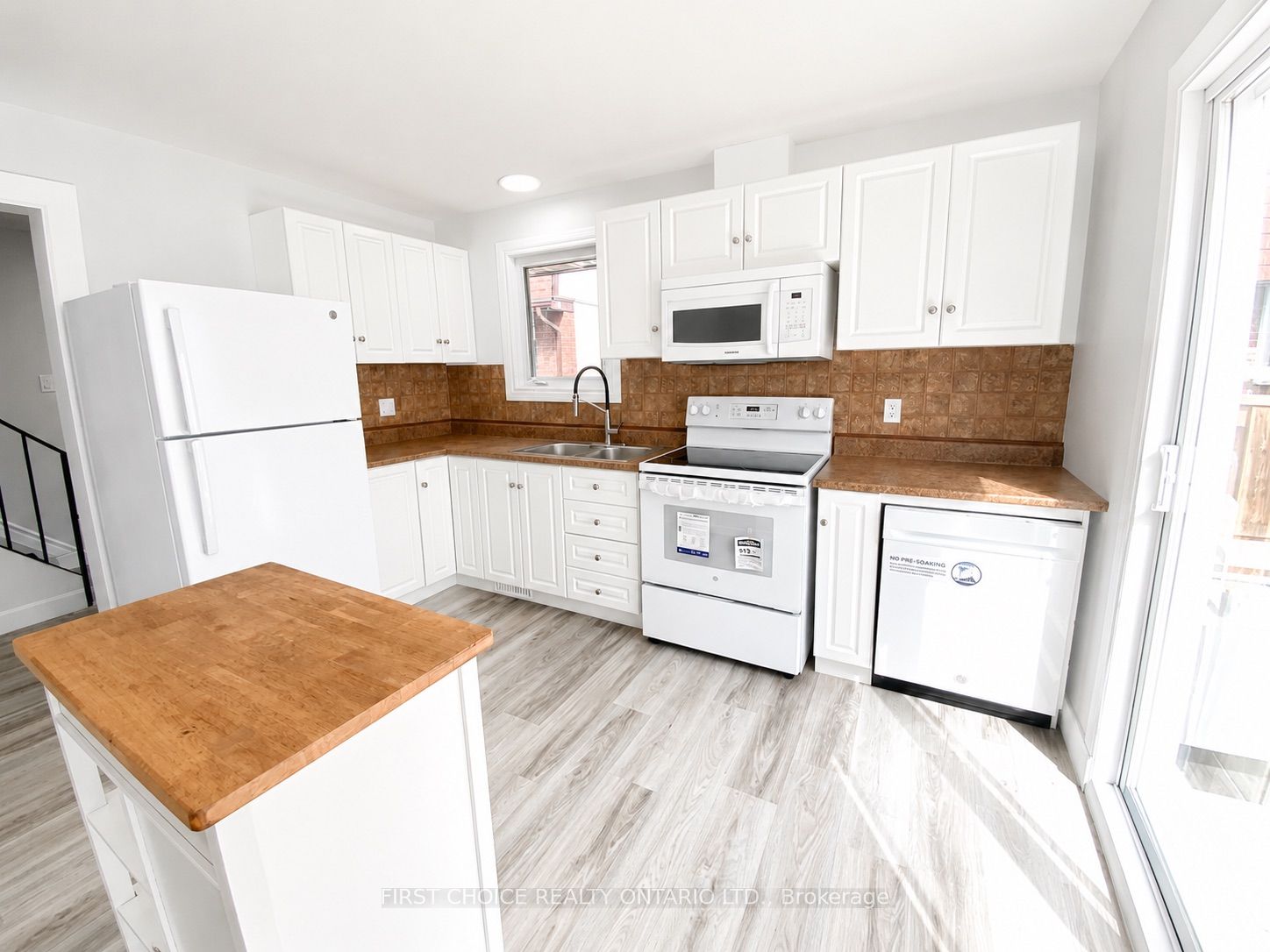 837 Eastvale Drive 6, Beacon Hill North - South and Area, ON K1J 7T5 photo 4
