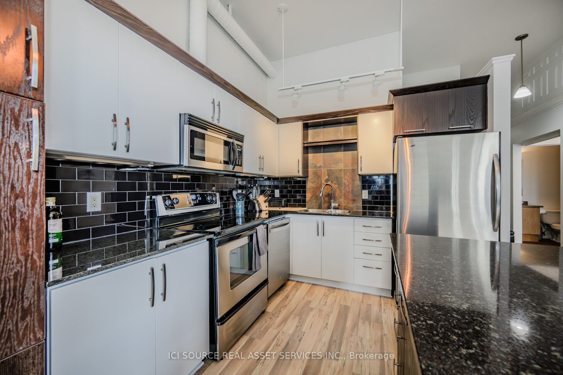 410 King Street W 609, Kitchener, ON N2G 1C3 photo 4