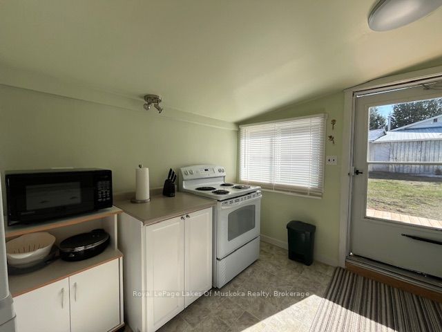 75 Park Street, Sundridge, ON P0A 1Z0 photo 3