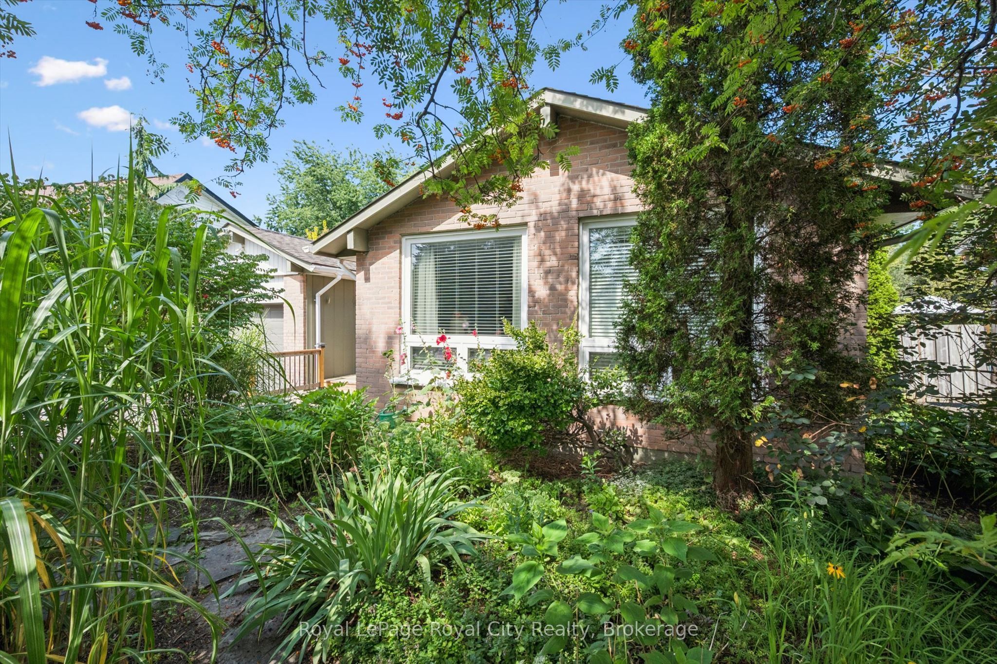 34 Pondview Crescent, Guelph, ON N1E 3K1