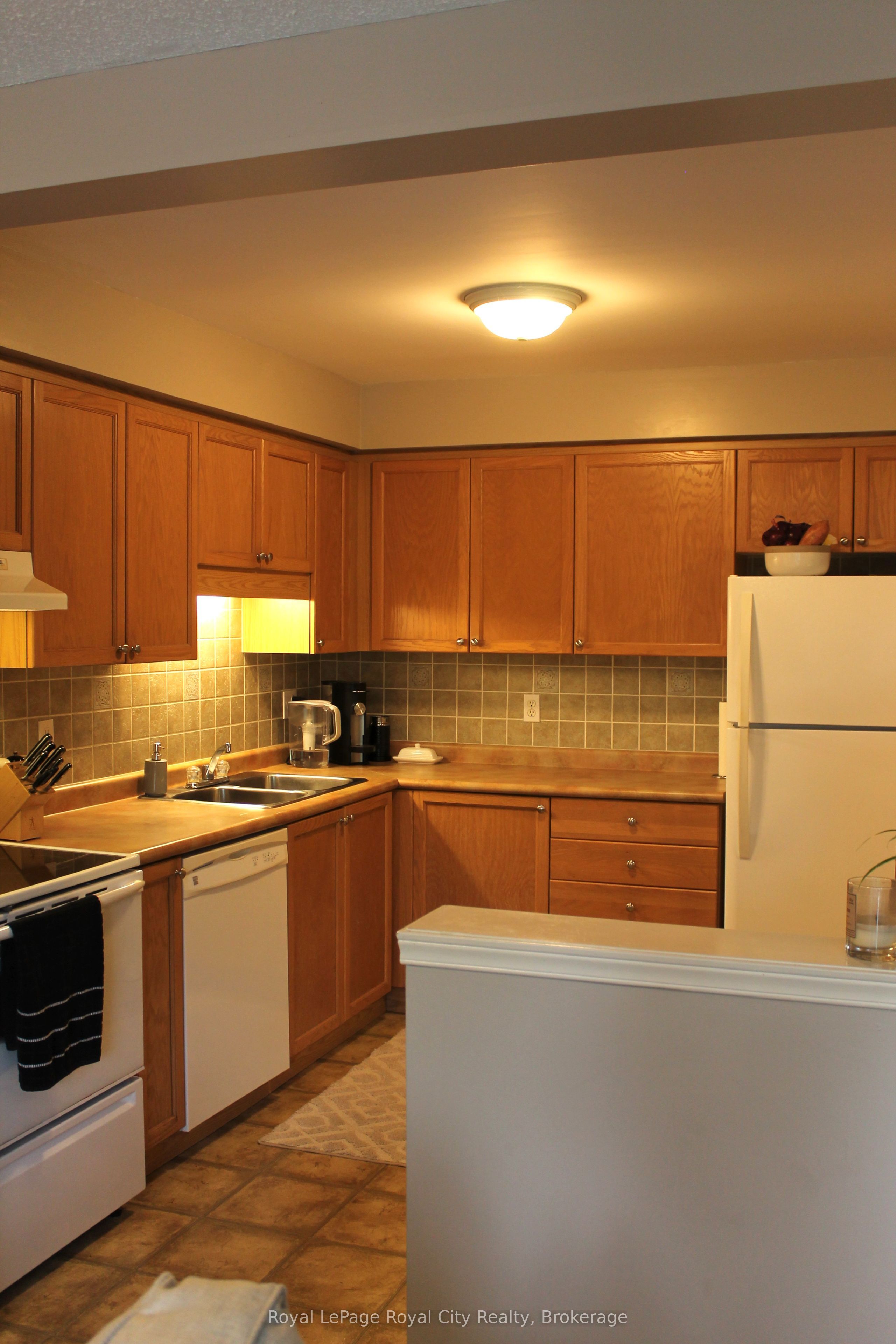 151 CLAIRFIELDS Drive E 41, Guelph, ON N1L 1P5 photo 5