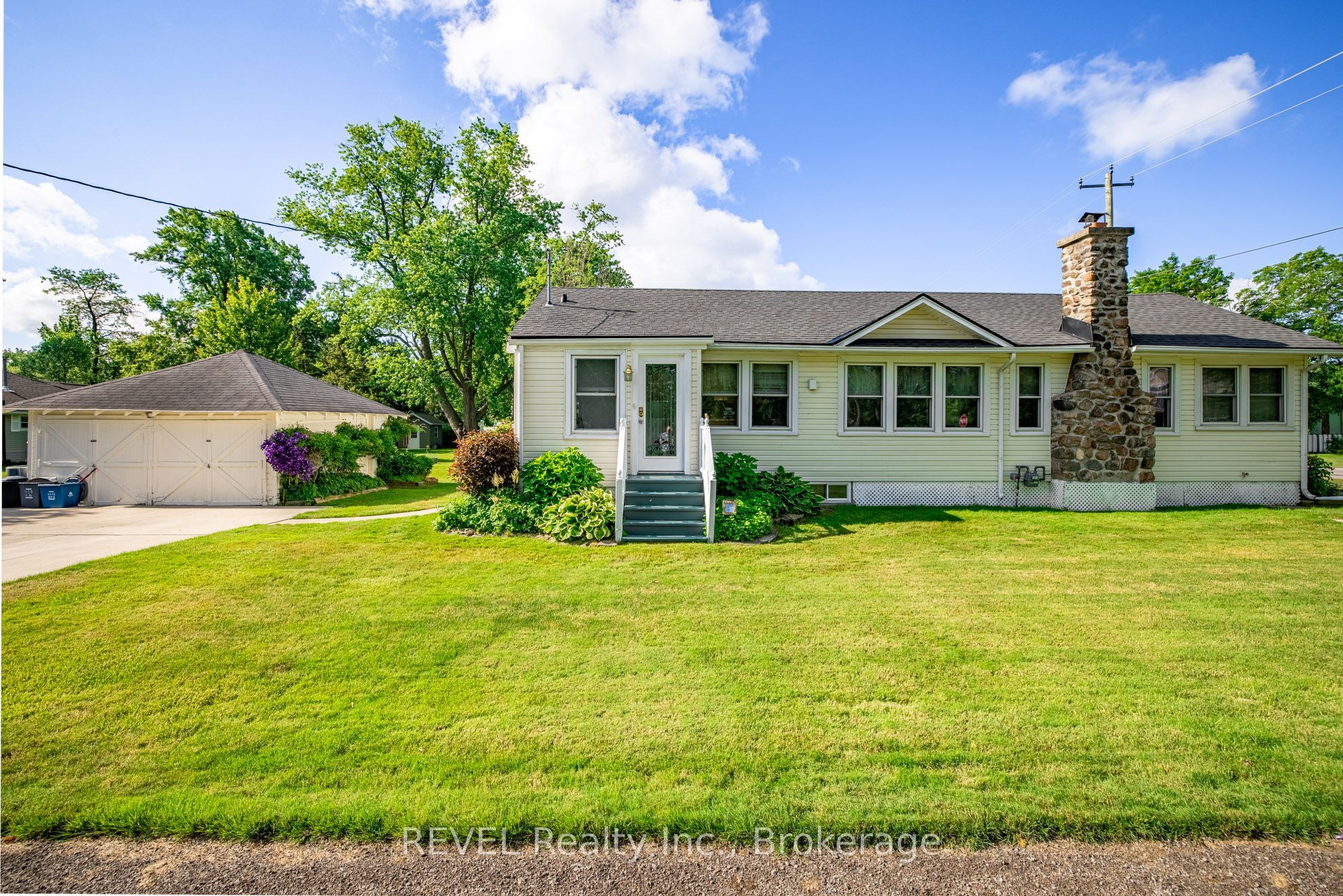 70 Bernard Avenue, Fort Erie, ON L0S 1N0 photo 2