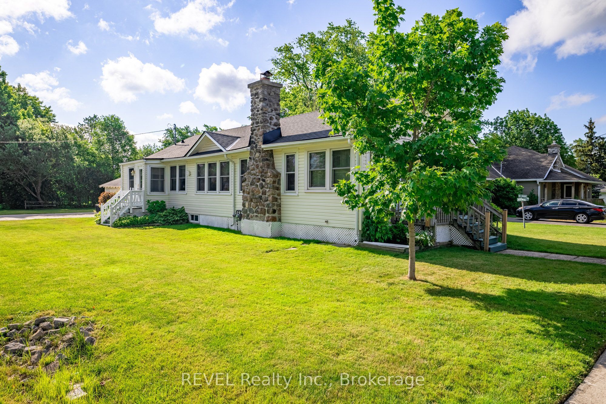 70 Bernard Avenue, Fort Erie, ON L0S 1N0 photo 3