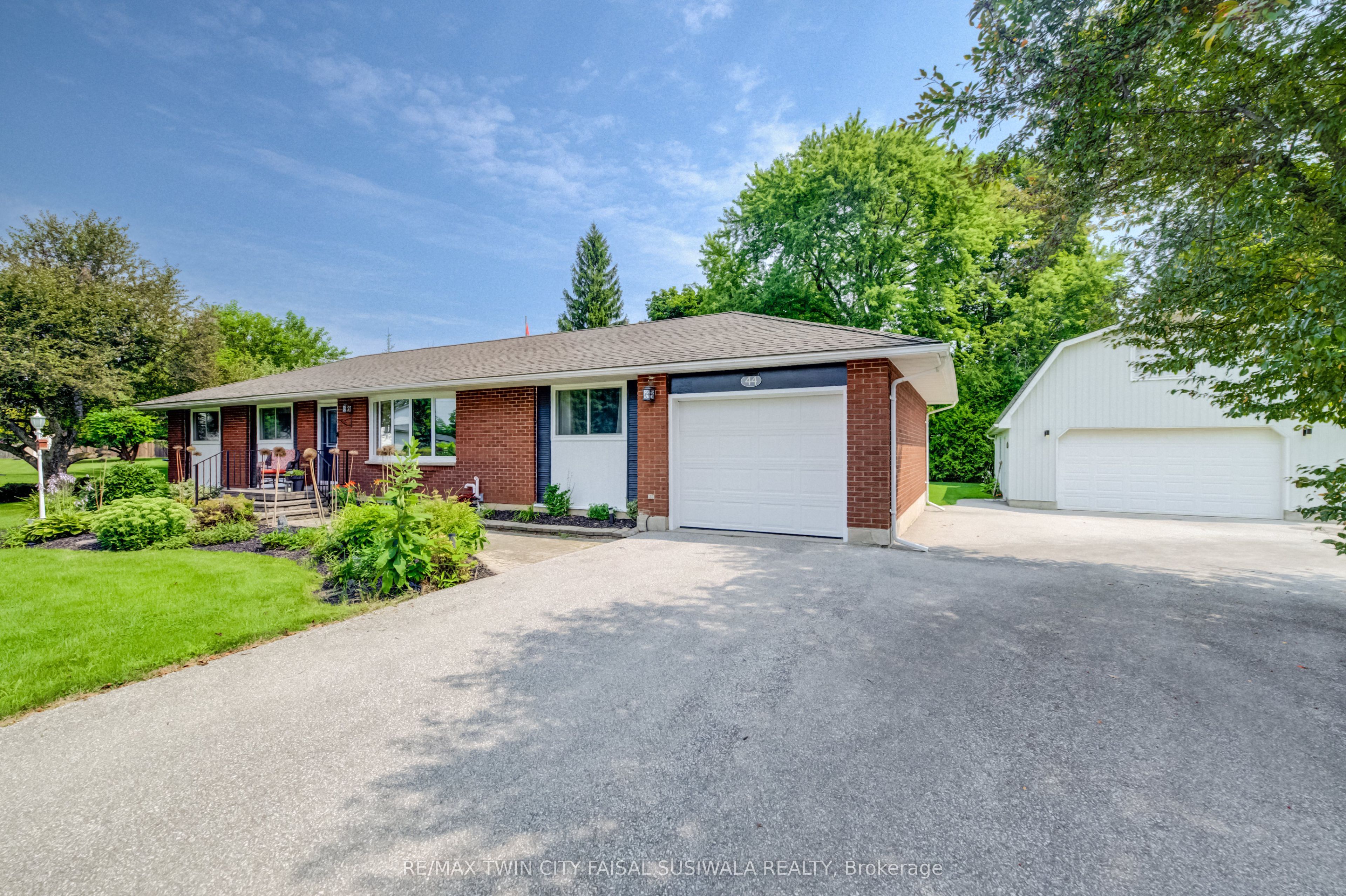 44 Oakwood Drive, Cambridge, ON N1R 5S3 photo 2