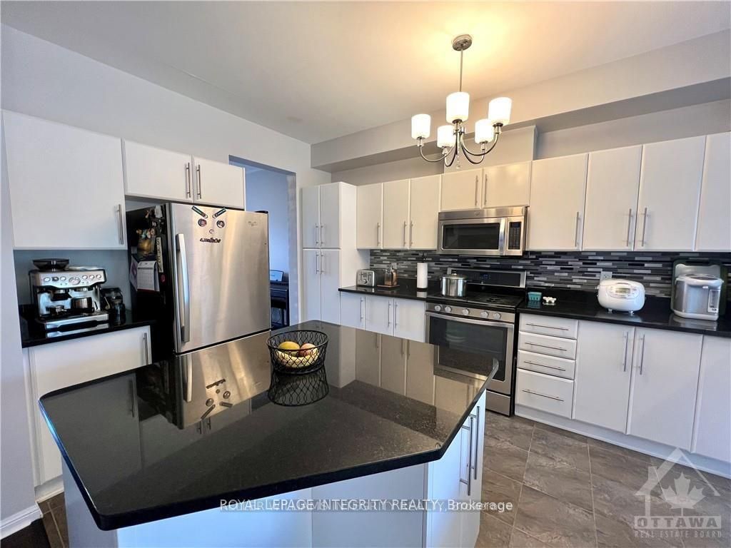 140 Battersea Crescent, Kanata, ON K2T 0C5 photo 3