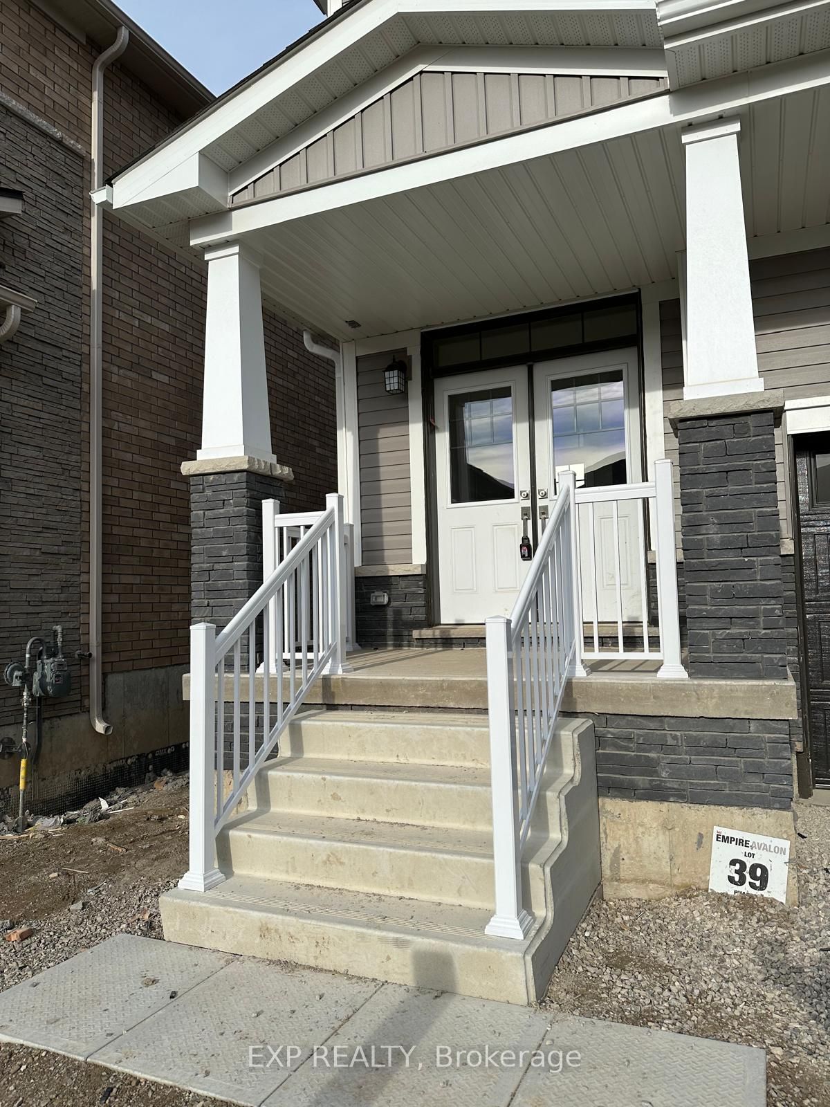 128 Lilac Circle, Haldimand, ON N3W 0H8 photo 2