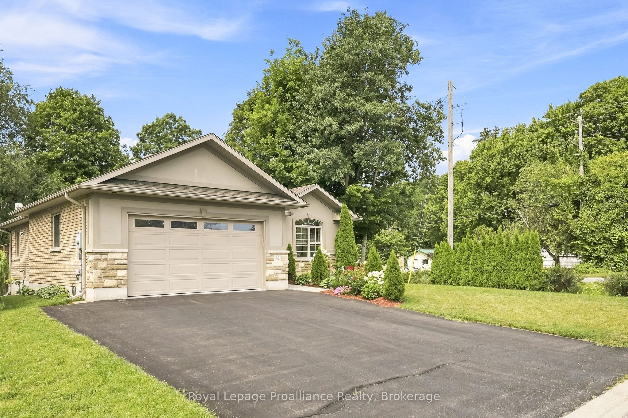 39 Lakewood Crescent, Quinte West, ON K8V 5P4 photo 5