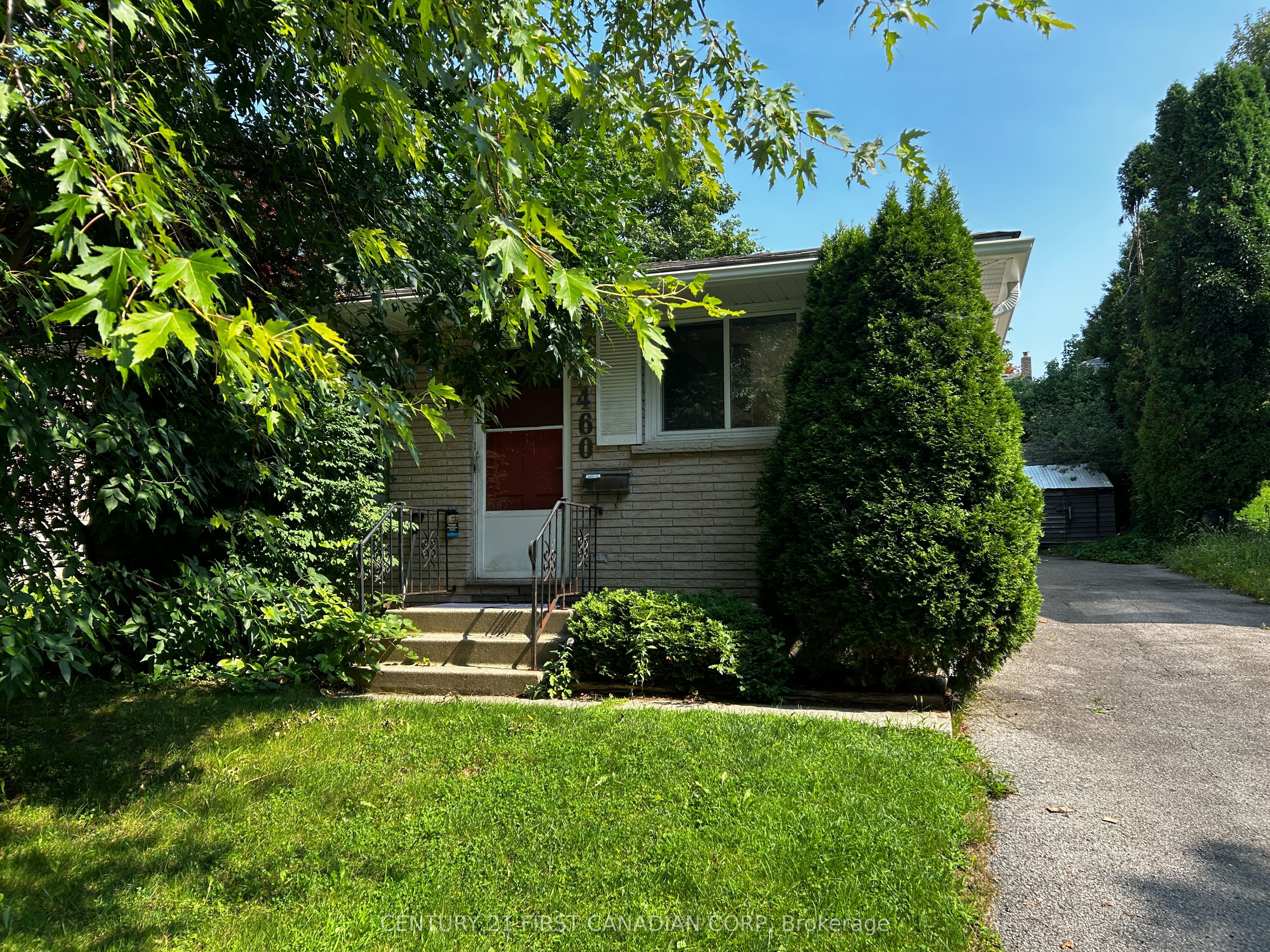 460 Castlegrove Boulevard Room 3, London North, ON N6G 1K8