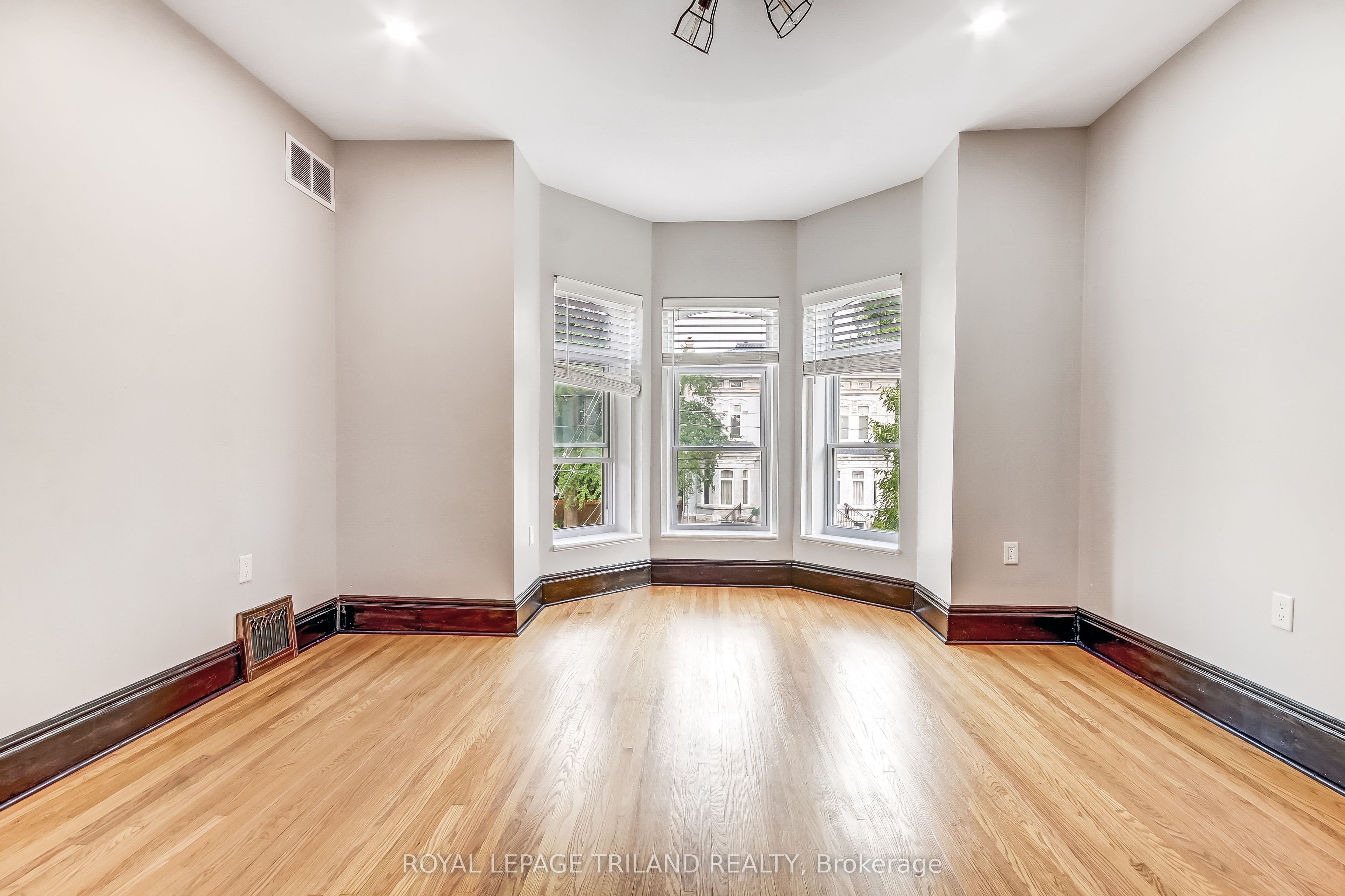 33 1/2 St George Street 33 1/2, St. Thomas, ON N5P 2L2 photo 5