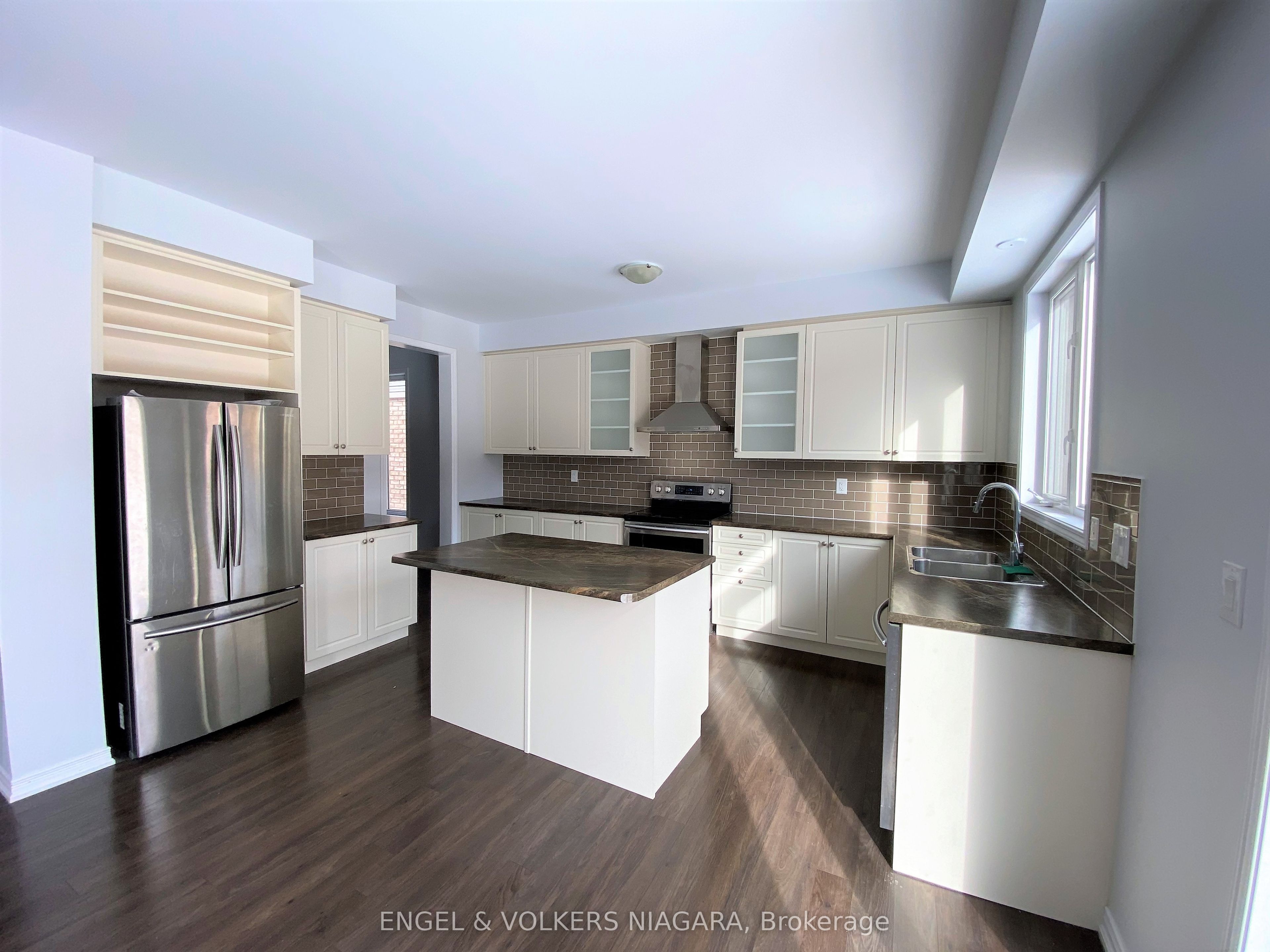 8576 Sweet Chestnut Drive, Niagara Falls, ON L2H 0N1 photo 2
