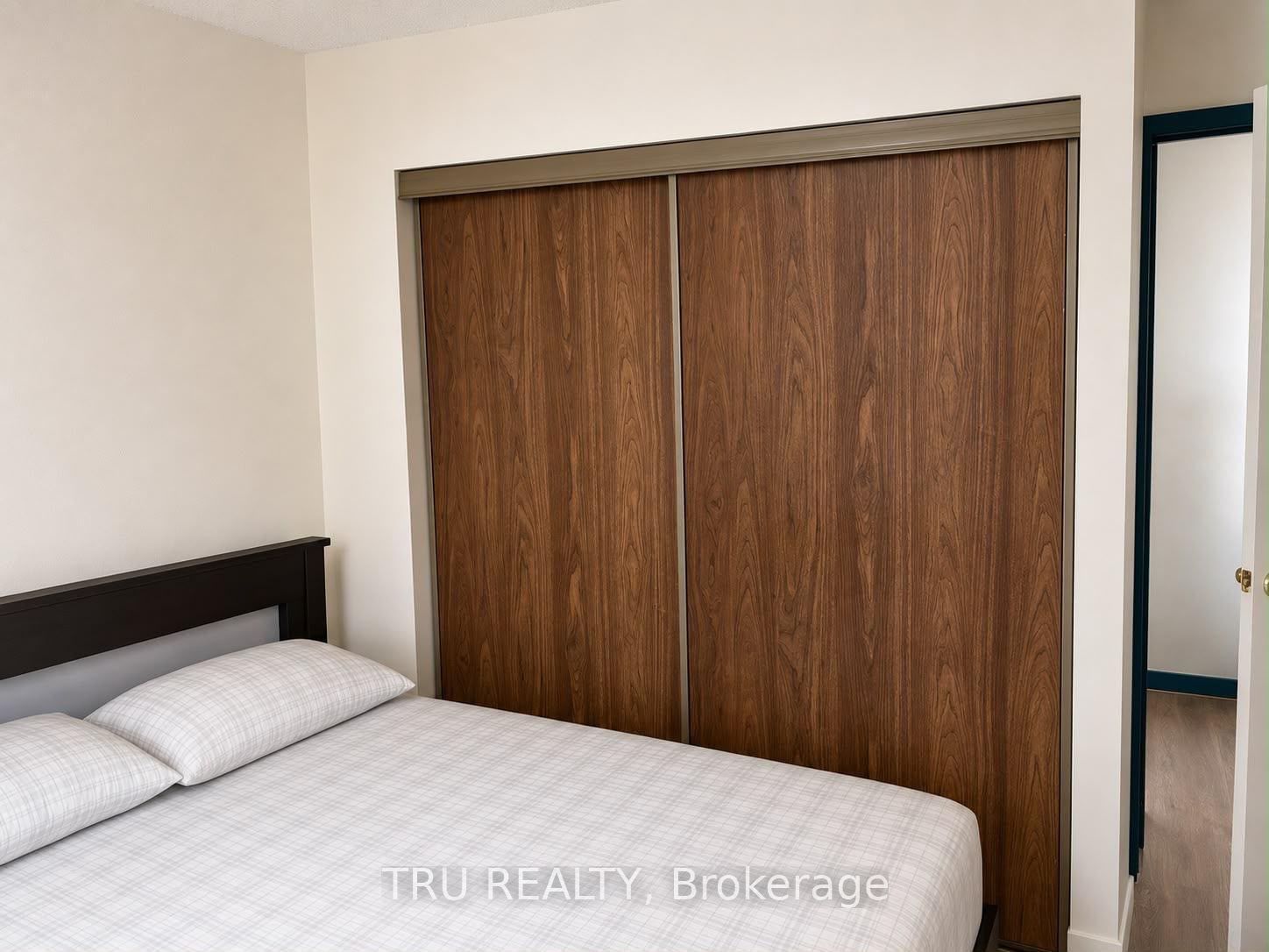2019 Bank Street 801, Hunt Club - South Keys and Area, ON K1V 0N1 photo 5