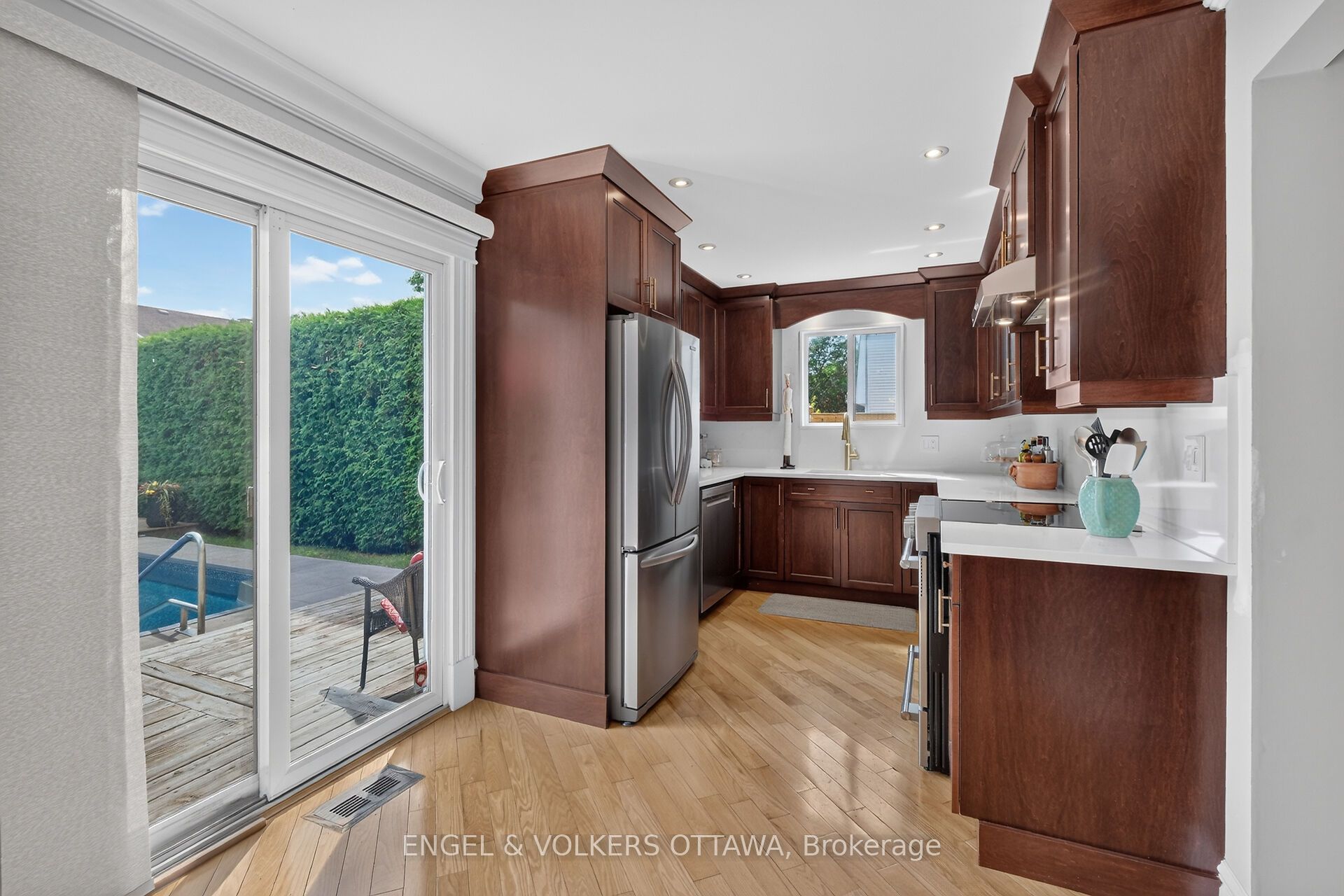 1069 St Germain Crescent, Orleans - Convent Glen and Area, ON K1C 2L7 photo 4