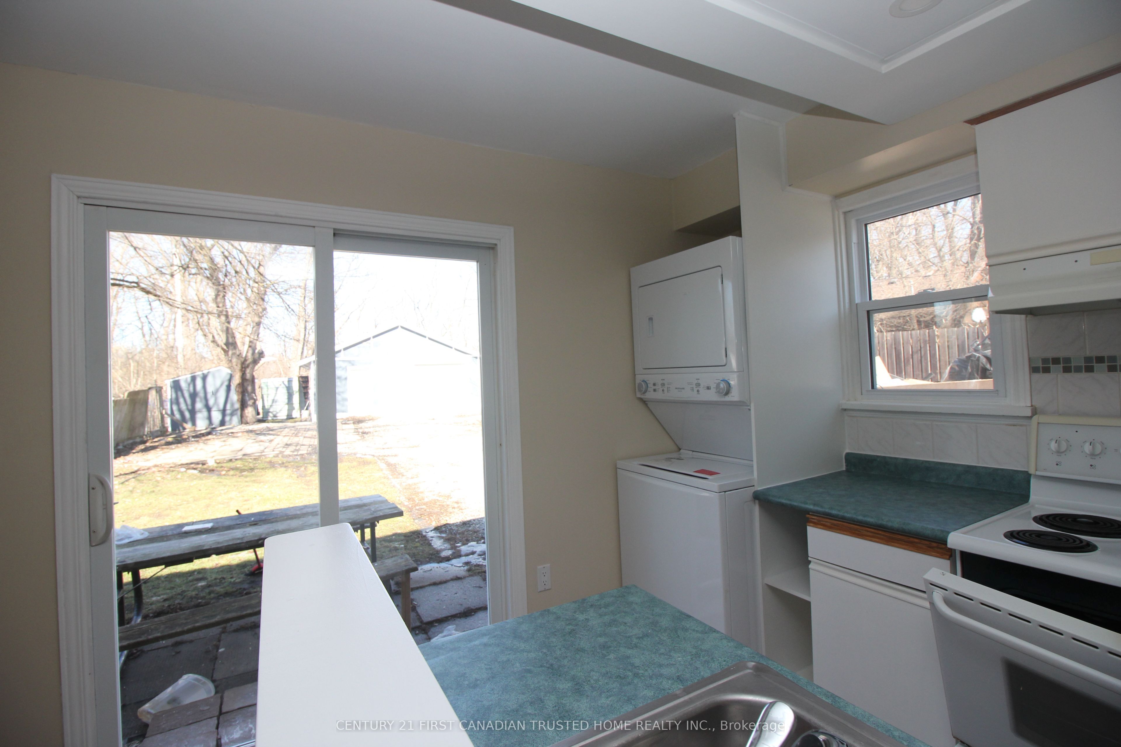 12 Weston Street Upper, London South, ON N6C 1R1 photo 5