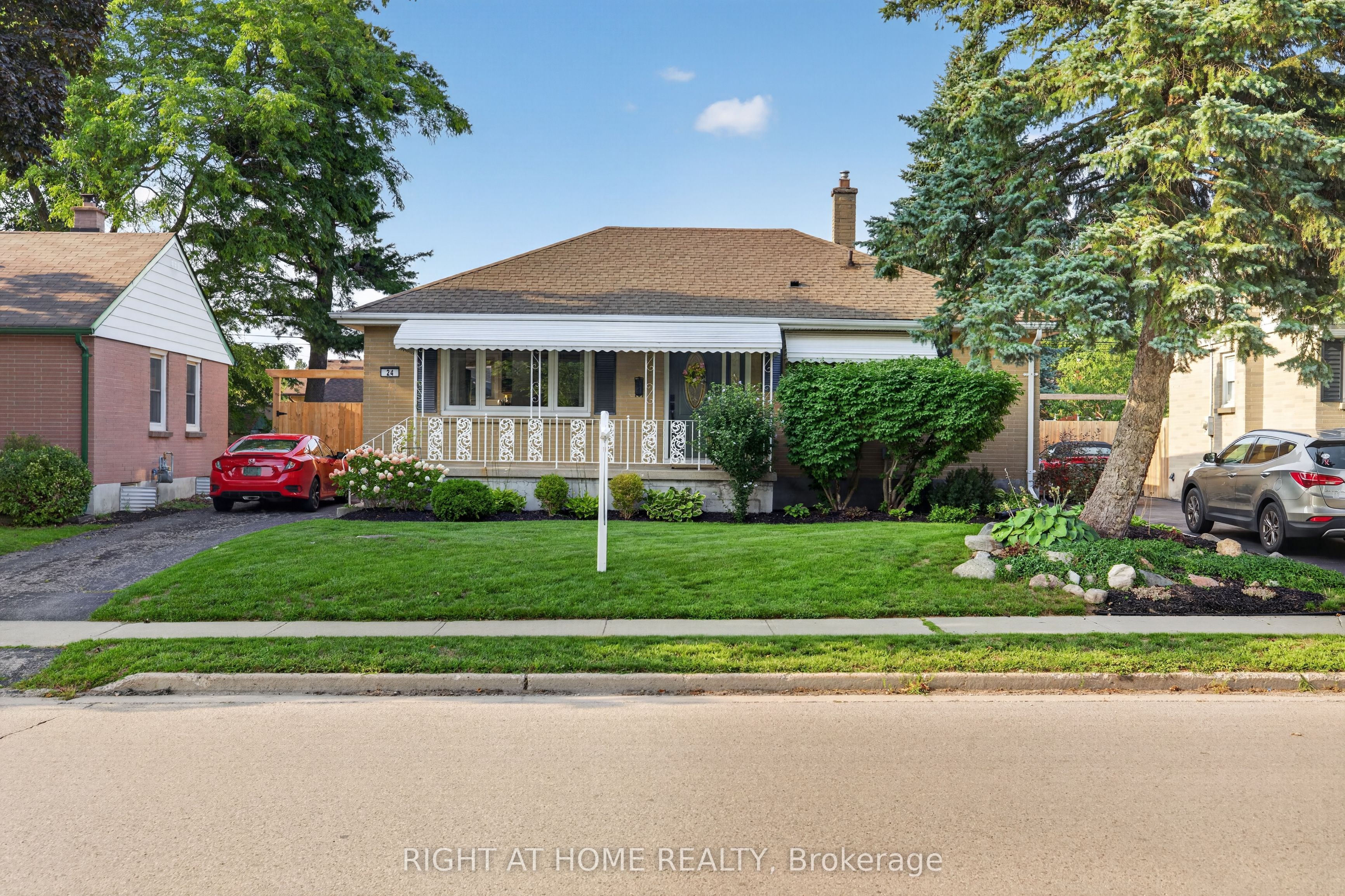 24 Tweedsmuir Avenue, London East, ON N5W 1K5