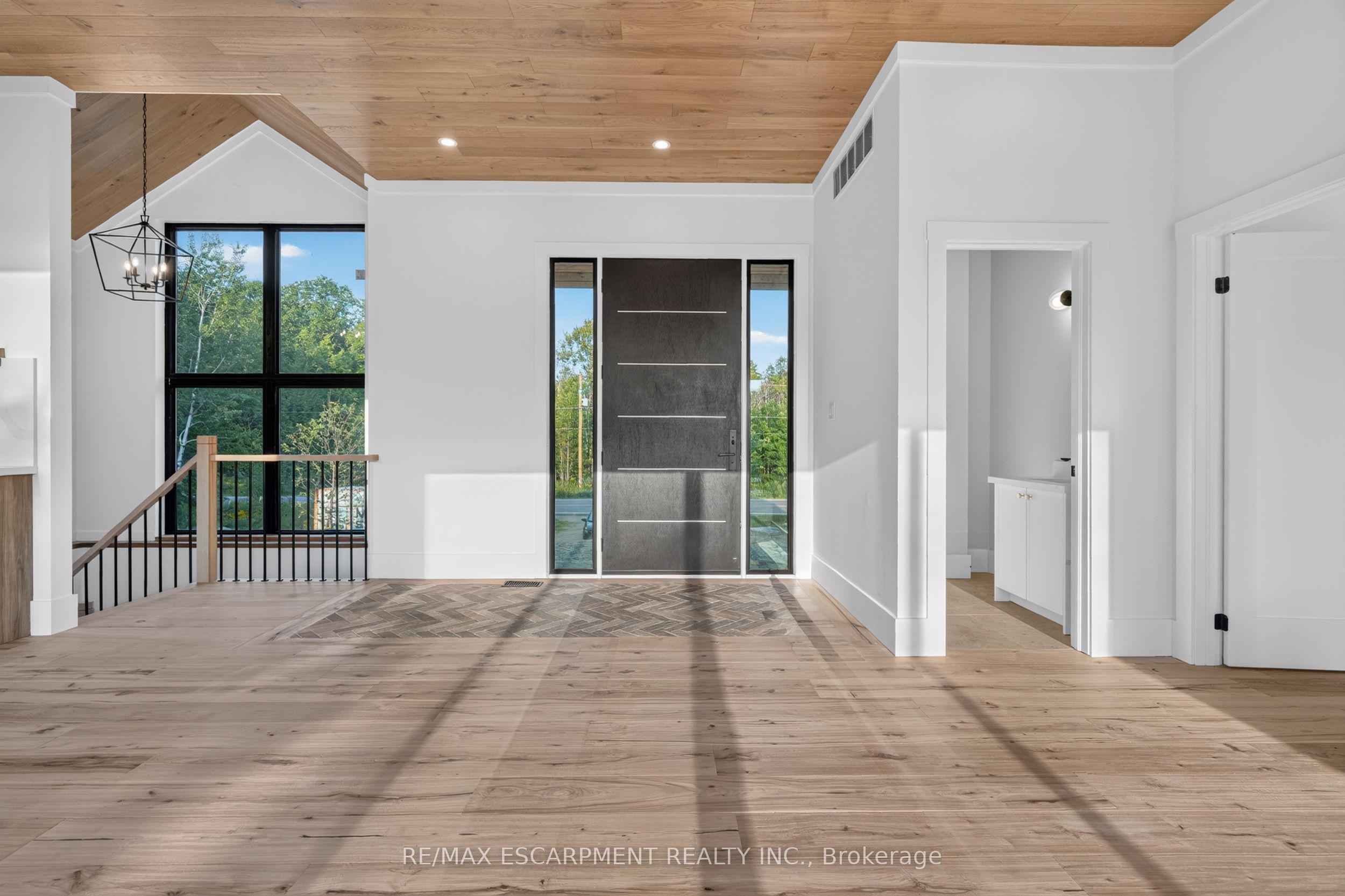 1641 Brackenrig Road, Muskoka Lakes, ON P0B 1J0 photo 3