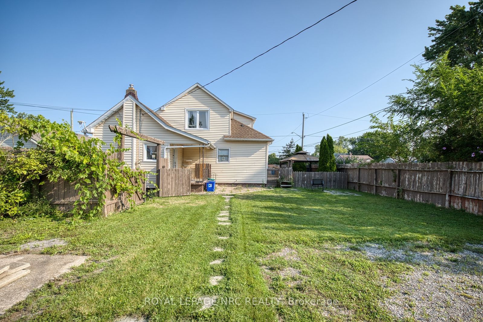242 Henrietta Street, Fort Erie, ON L2A 2K7 photo 4
