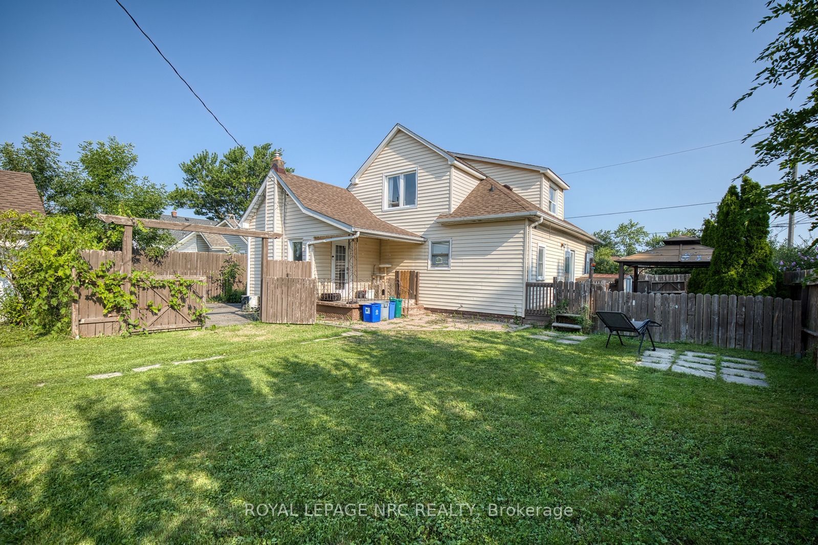 242 Henrietta Street, Fort Erie, ON L2A 2K7 photo 5