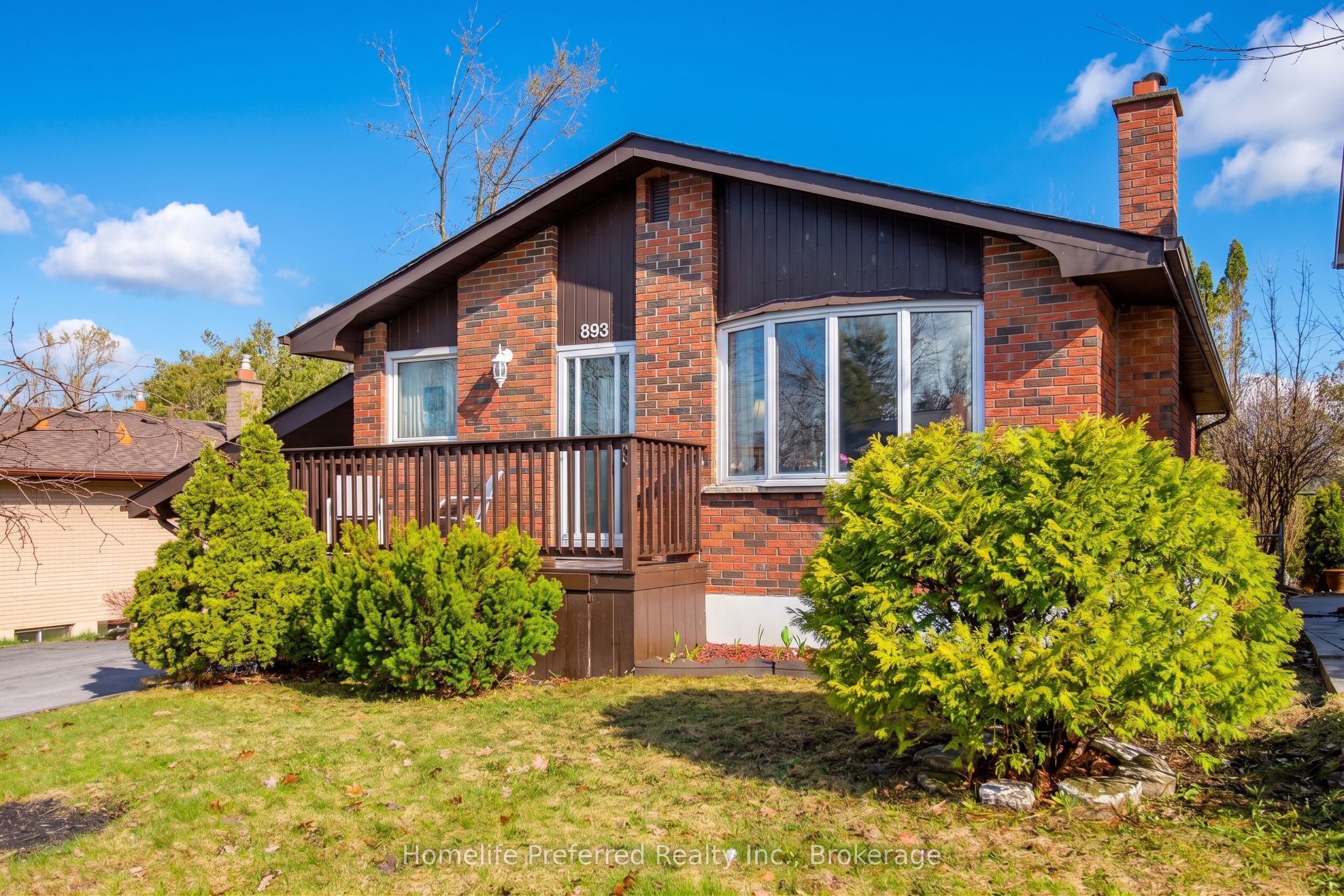 893 Cumberland Avenue, Peterborough, ON K9H 7B3 photo 2
