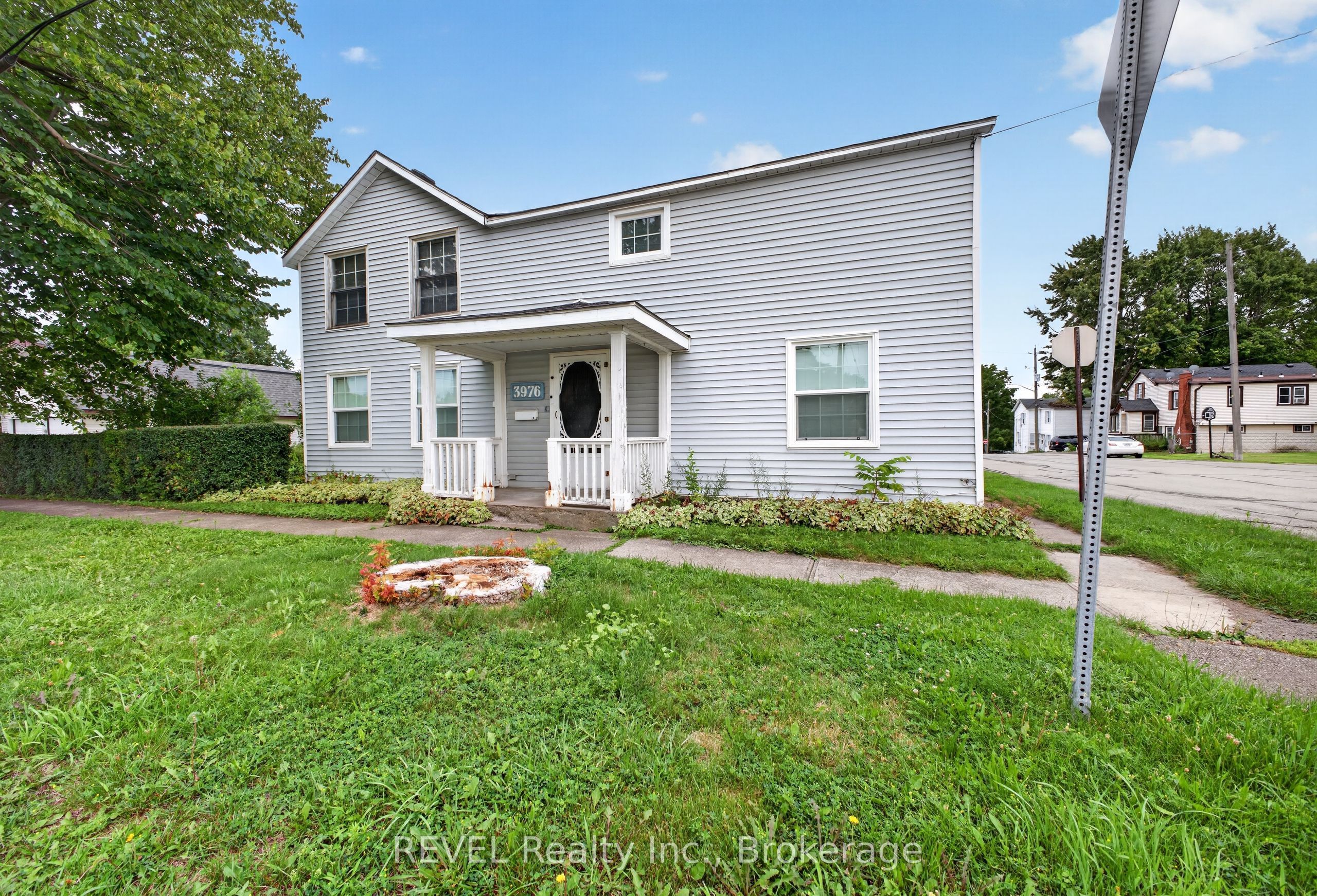 3976 Chippawa Parkway, Niagara Falls, ON L2G 6E3