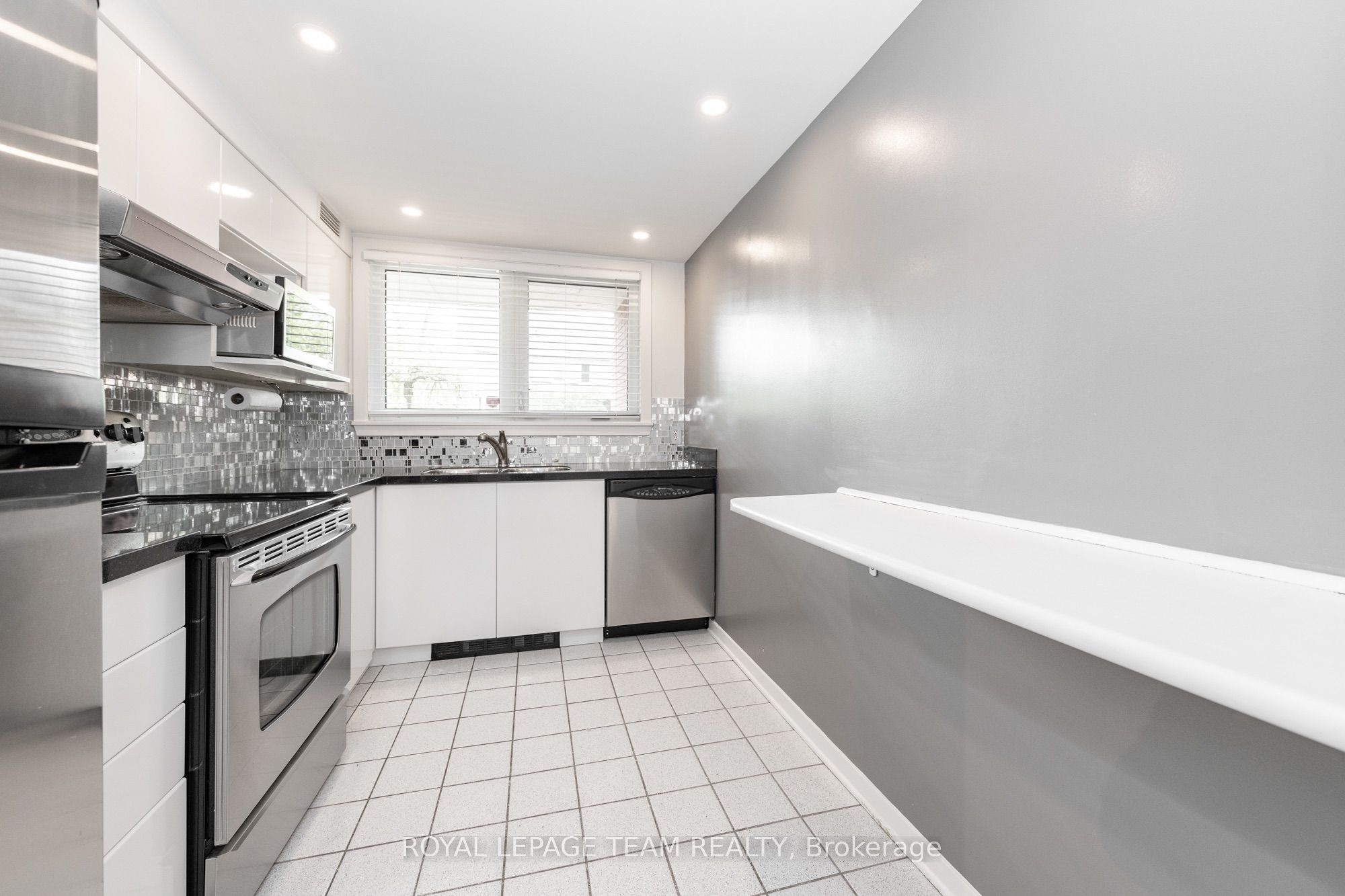 939 NORTH RIVER Road 105, Overbrook - Castleheights and Area, ON K1K 4M9 photo 3