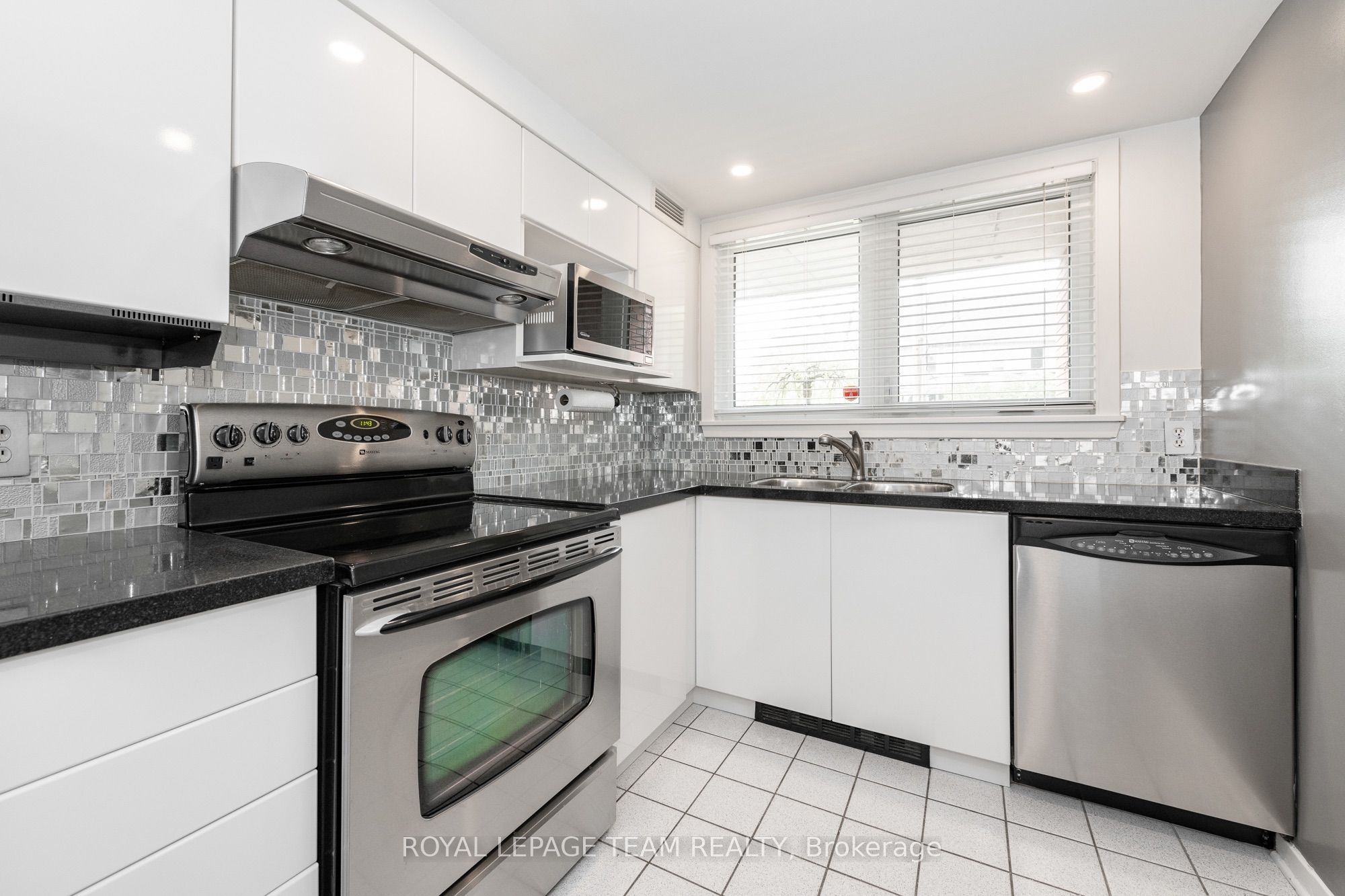 939 NORTH RIVER Road 105, Overbrook - Castleheights and Area, ON K1K 4M9 photo 4