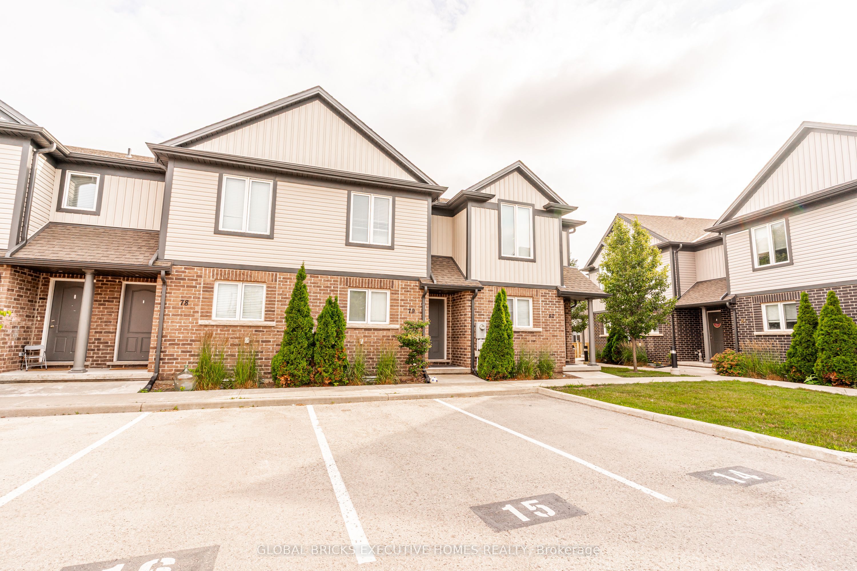 7768 Ascott Circle 79, Niagara Falls, ON L2H 3P9 photo 2