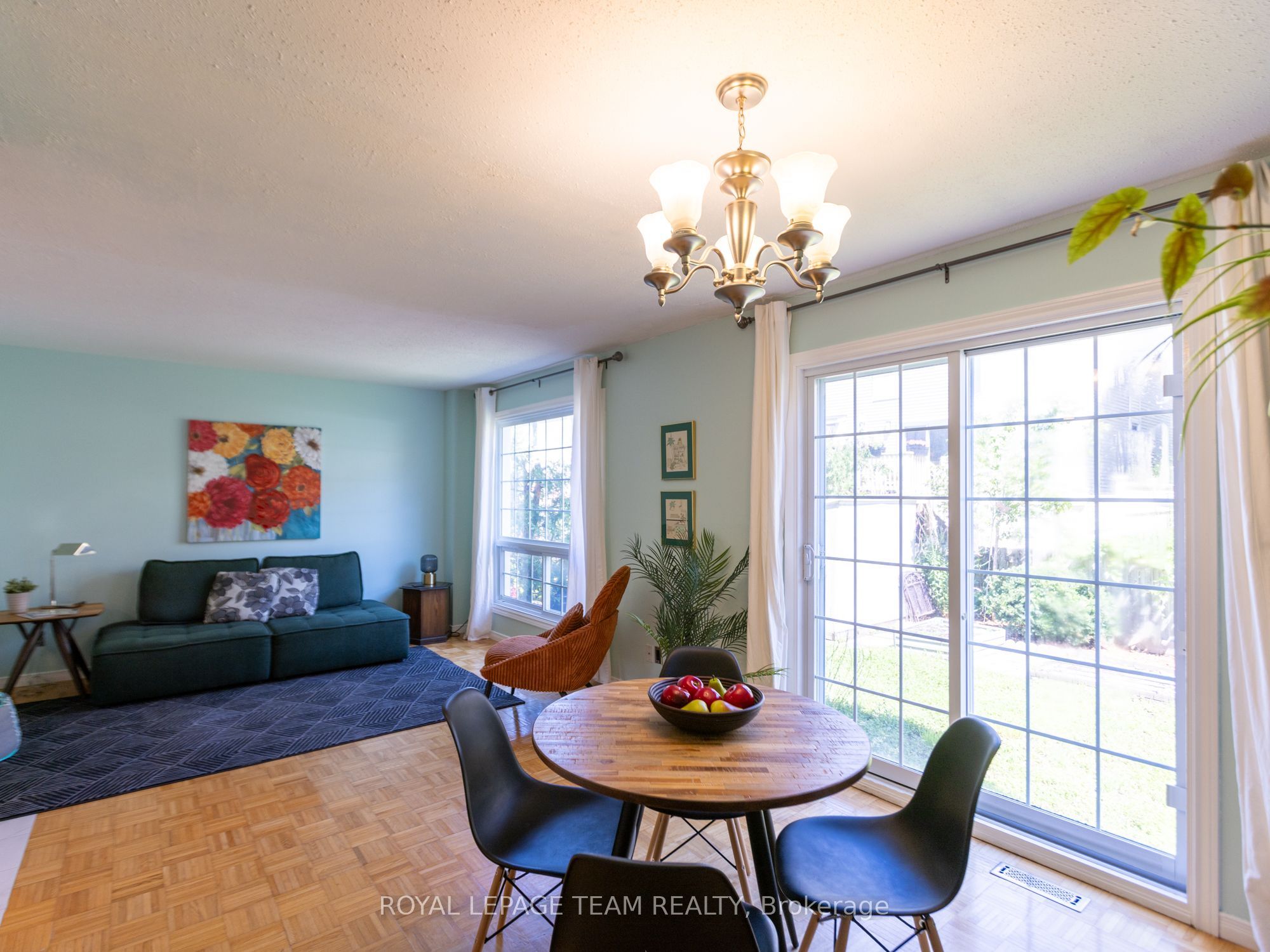 930 Alenmede Crescent, Britannia Heights - Queensway Terrace N and Area, ON K2B 8K5 photo 3