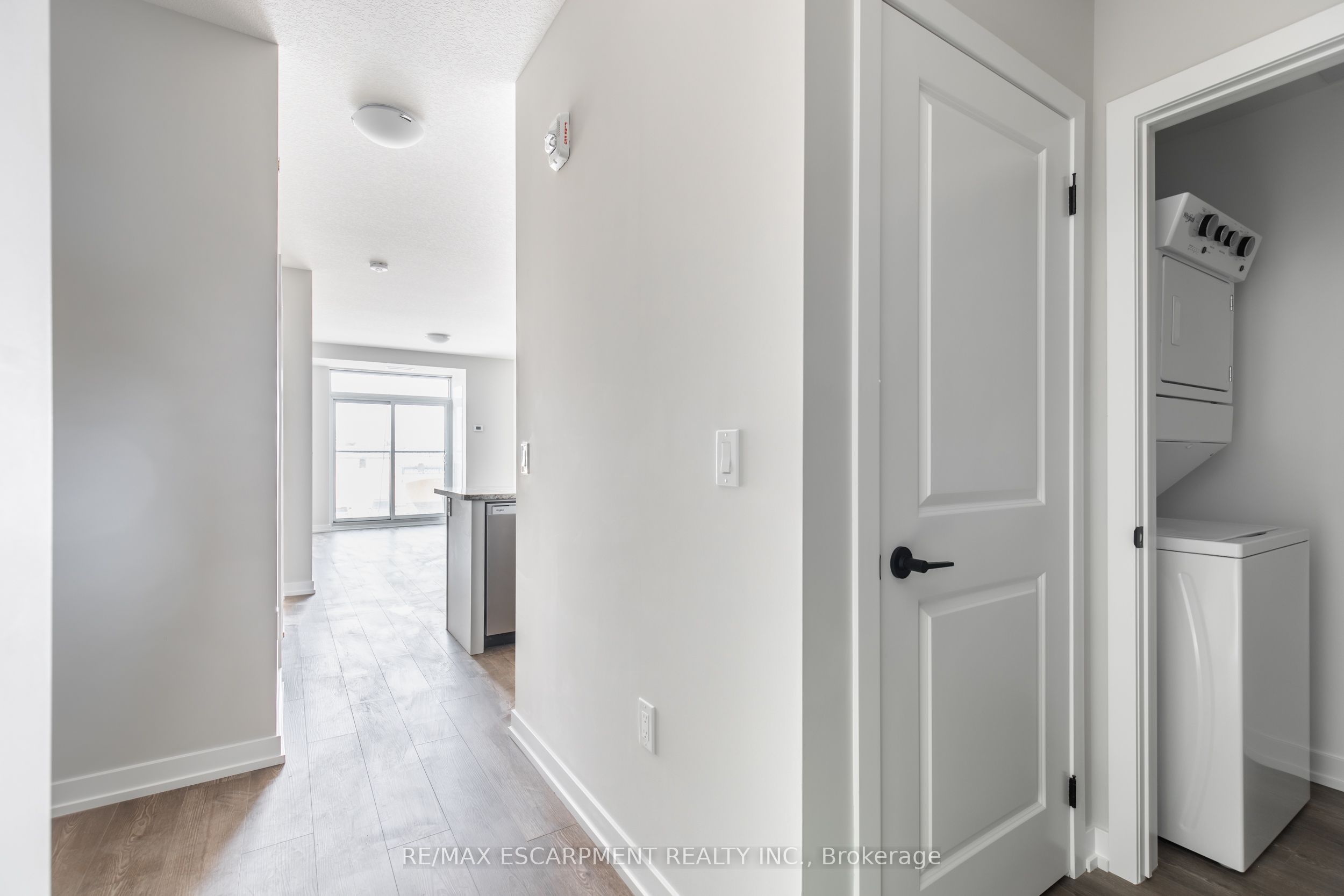 870 Queenston Road 511, Hamilton, ON L8G 0B9 photo 3
