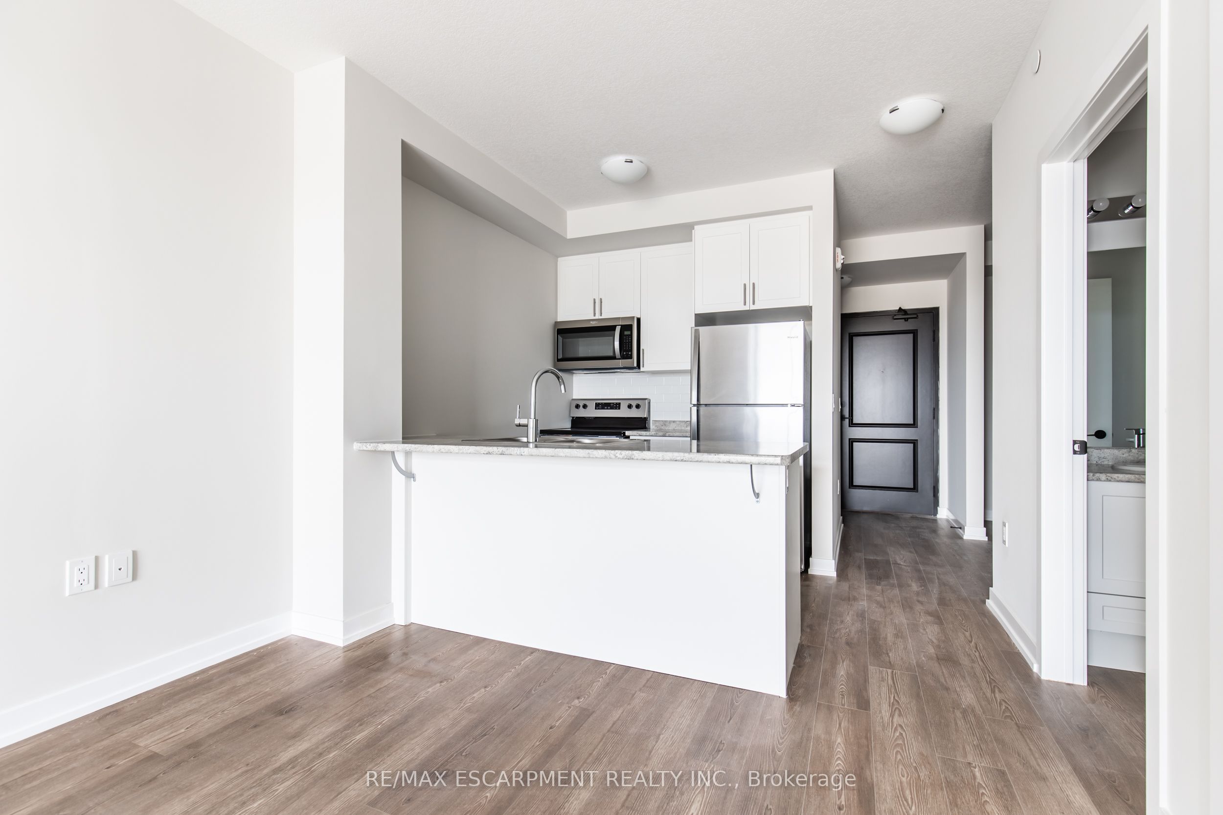 870 Queenston Road 511, Hamilton, ON L8G 0B9 photo 4