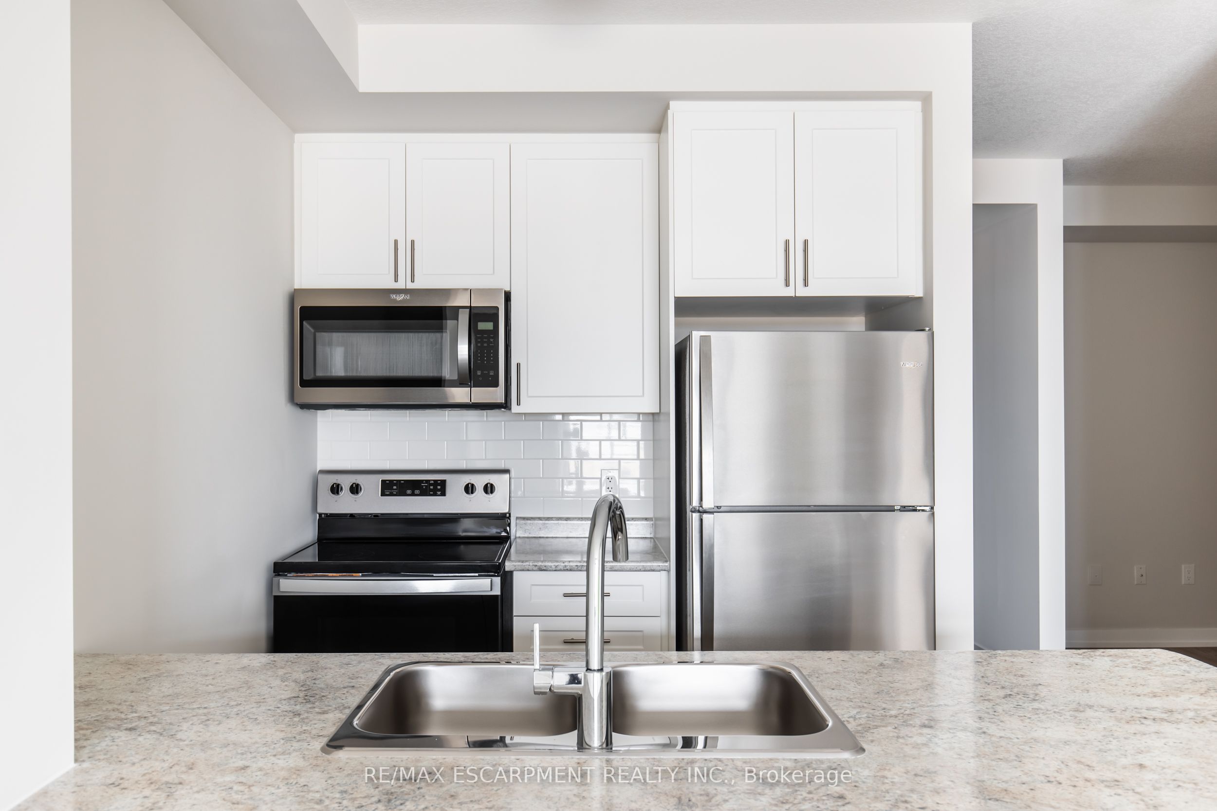 870 Queenston Road 511, Hamilton, ON L8G 0B9 photo 5