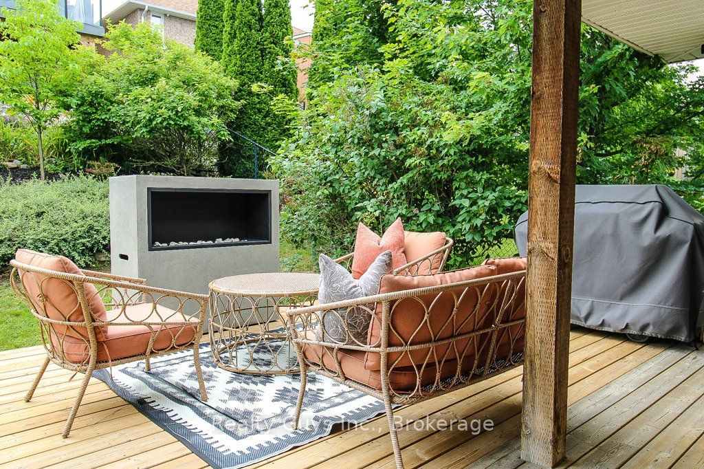 401 Bianco Crescent, Peterborough, ON K9K 0A3 photo 2