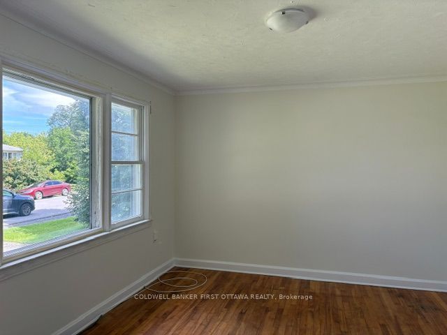 92 Lotta Avenue, Meadowlands - Crestview and Area, ON K2G 2B7 photo 2