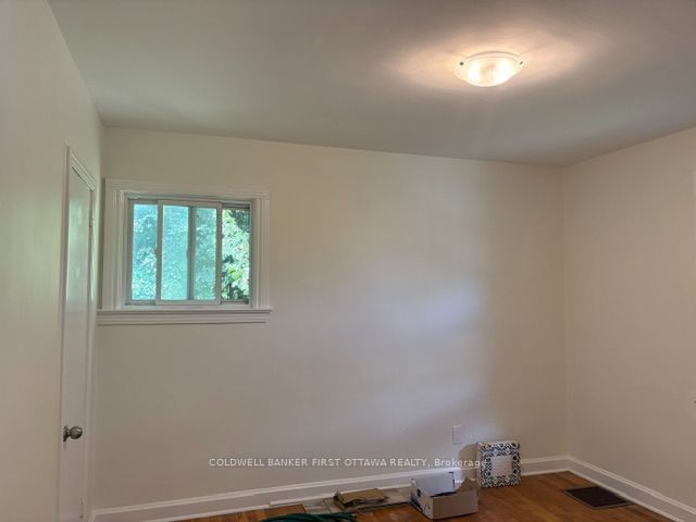 92 Lotta Avenue, Meadowlands - Crestview and Area, ON K2G 2B7 photo 4