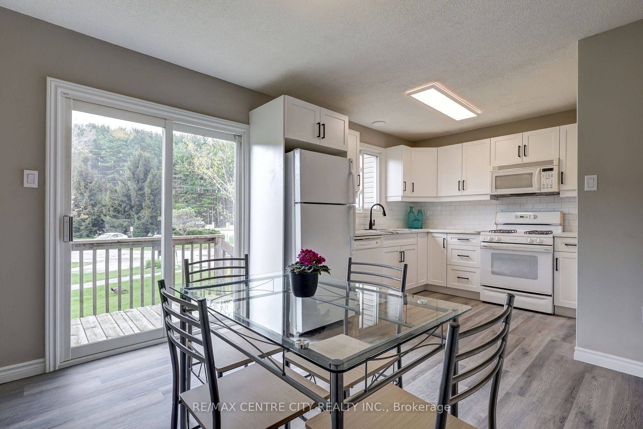 301 Carlow Road 31, Central Elgin, ON N5L 1B7 photo 4